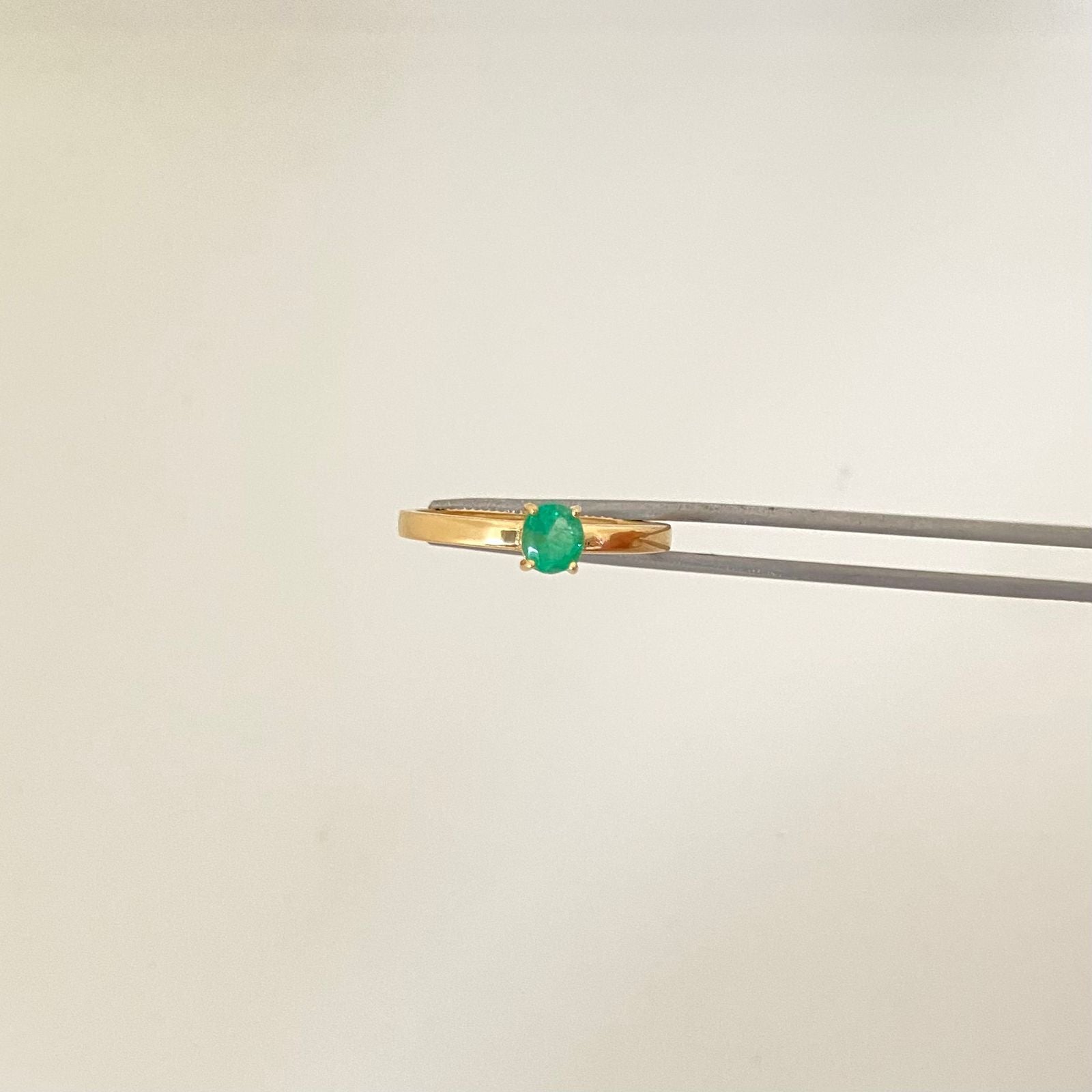 Anillo esmeralda redonda Oro amarillo 18k / Talla 6 1/2 / 2,15 Gr