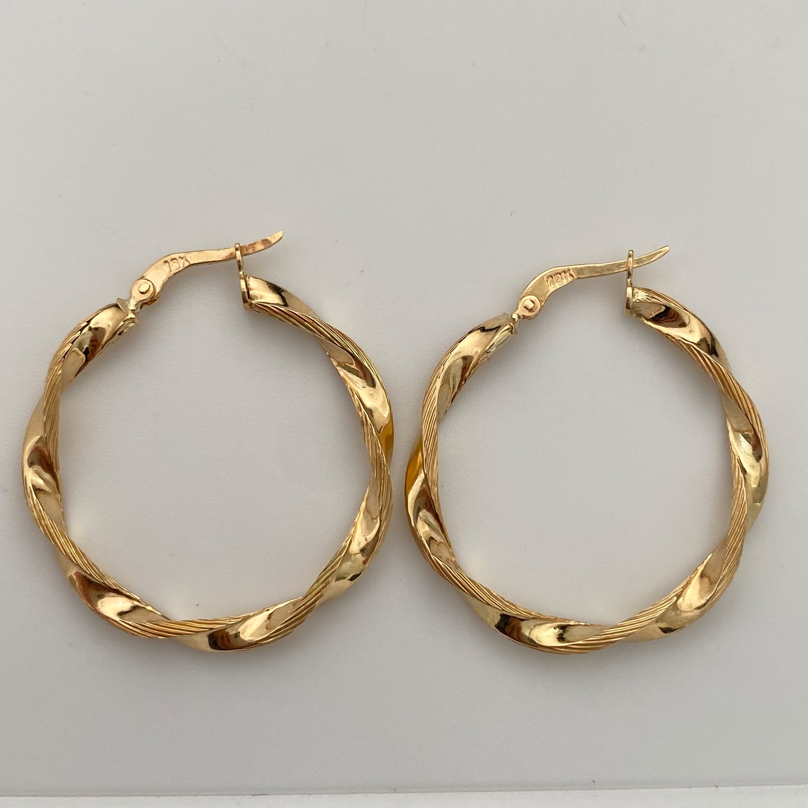Candonga Entorchada Oro amarillo 18k 2,45 Gr / 3,5 Cm