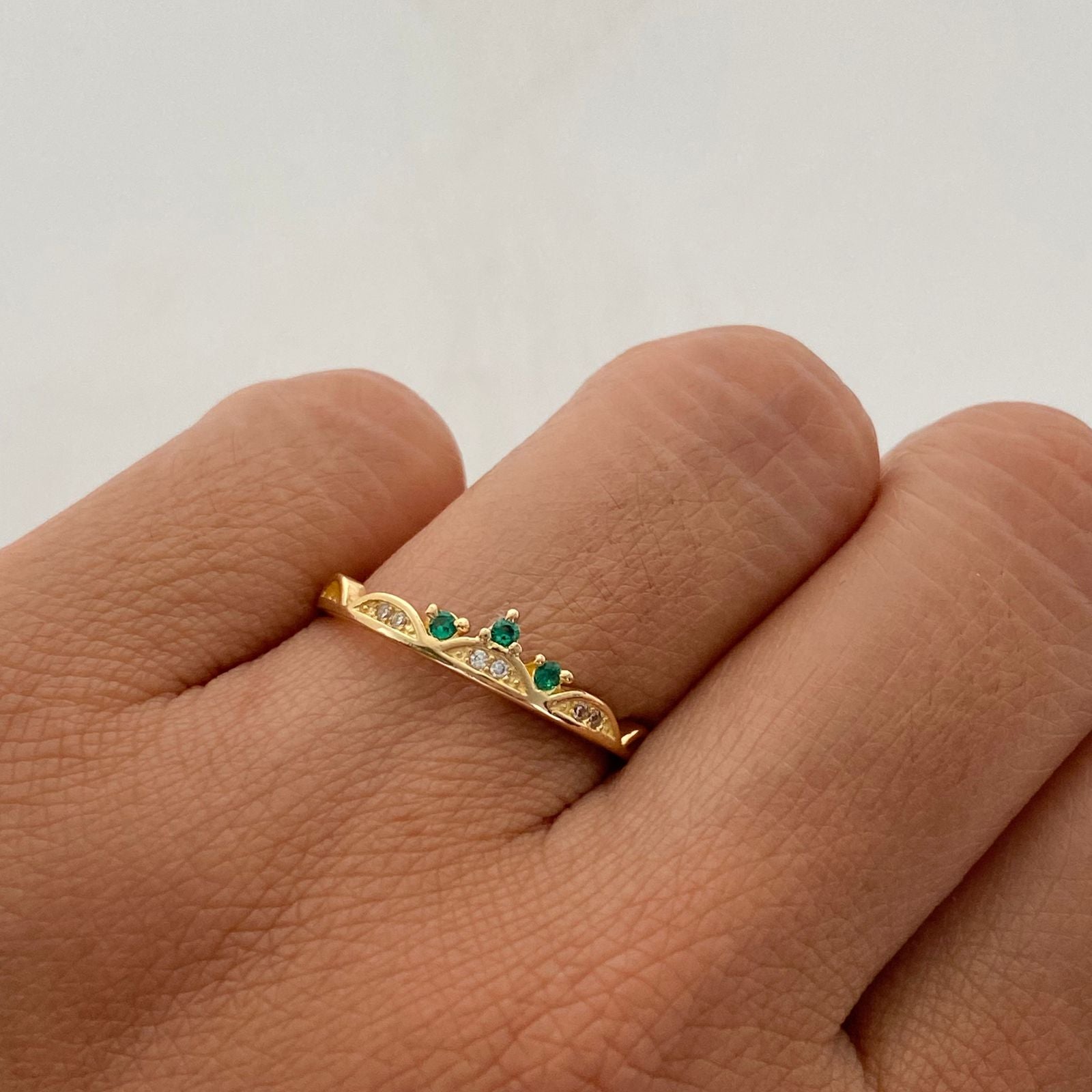 Anillo 15 Tiara Circones verdes Oro amarillo 18k / Talla 8 / 1,8 Gr