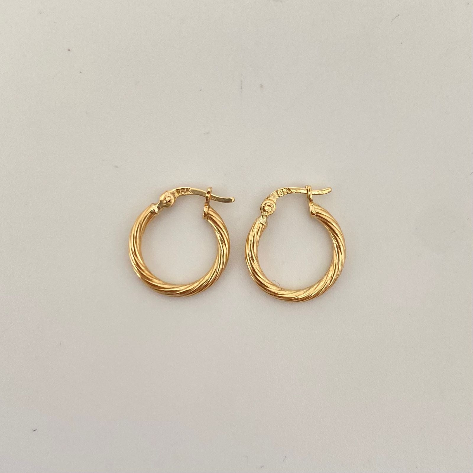 Candonga entorchada pegada Oro amarillo 18k 1,1 Gr / 1,5 Cm
