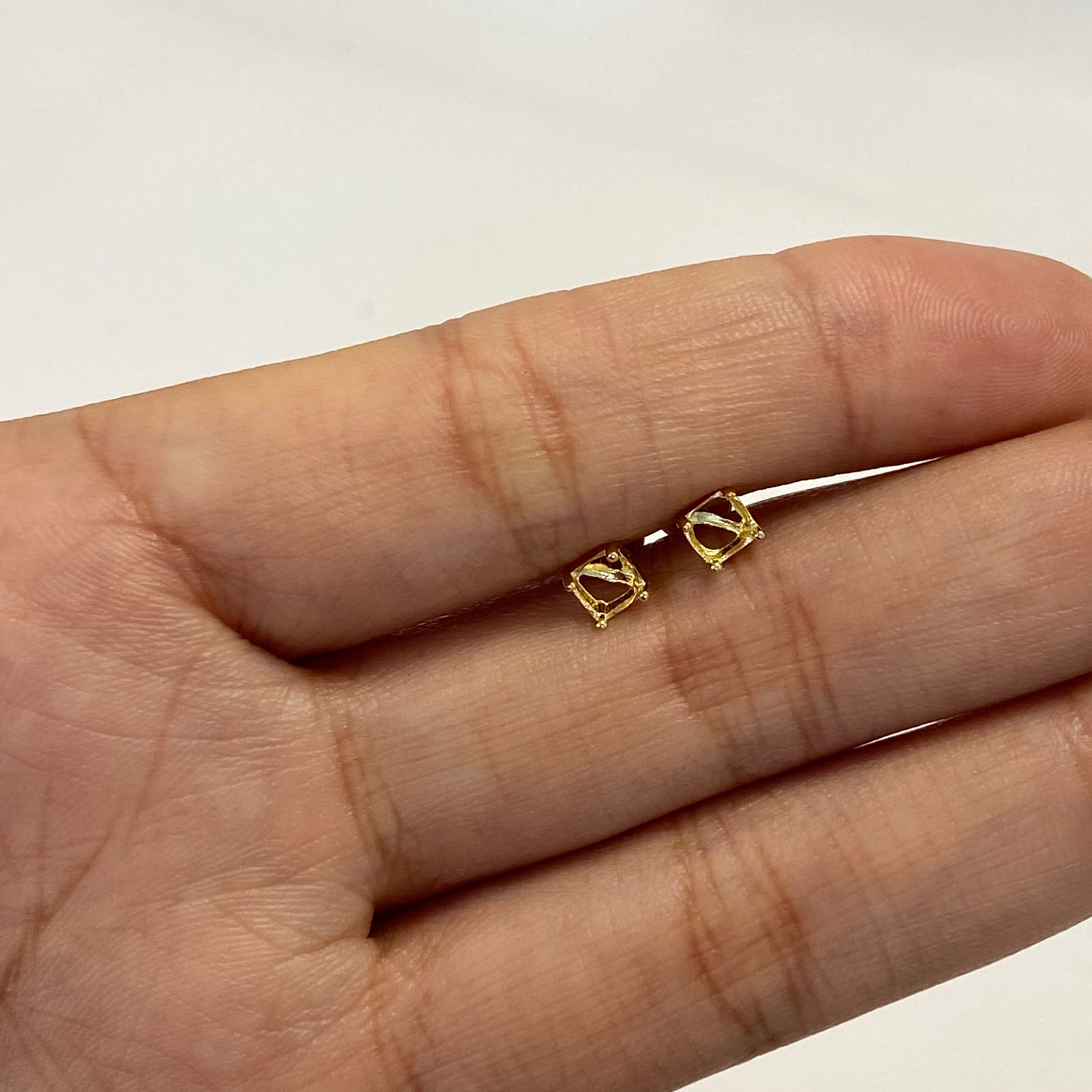Topos chatones Oro amarillo 18k +3 / 0,7 Gr / 4,0 mm
