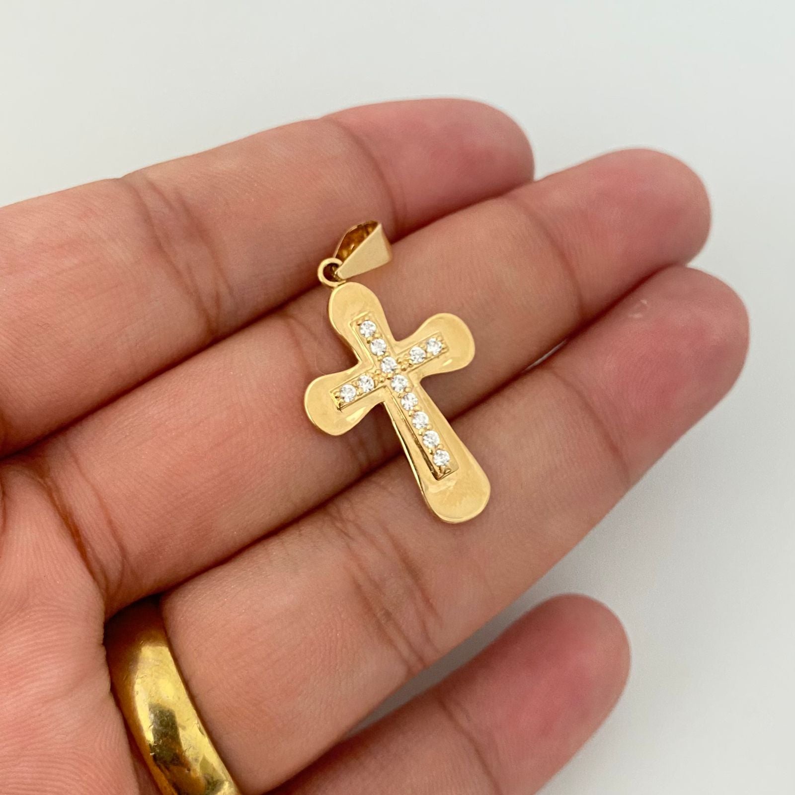 Dije cruz puntas redondas centro casting Oro amarillo 18k 2,15 Gr / 3,0 Cm