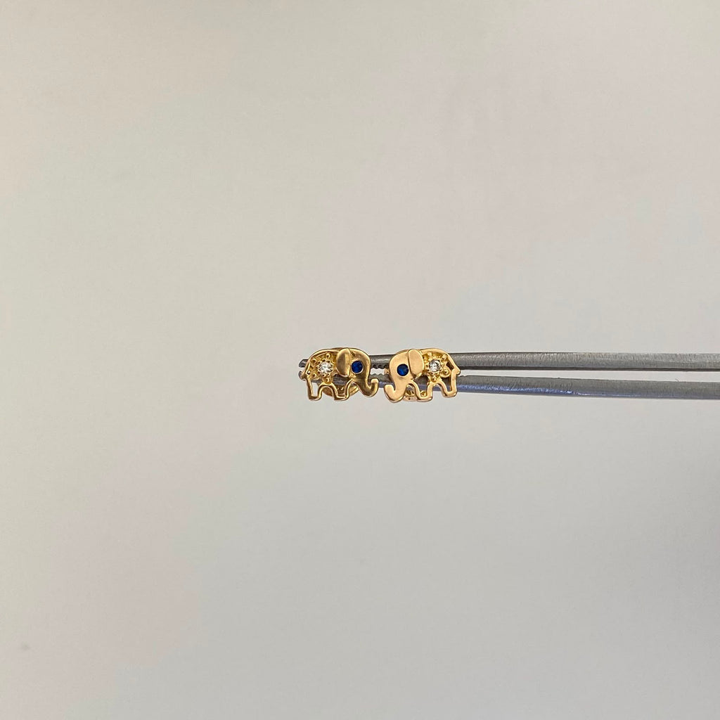 Topos Elefante Casting Circon Azul Oro amarillo 18k 1,15 Gr / 8,1 mm