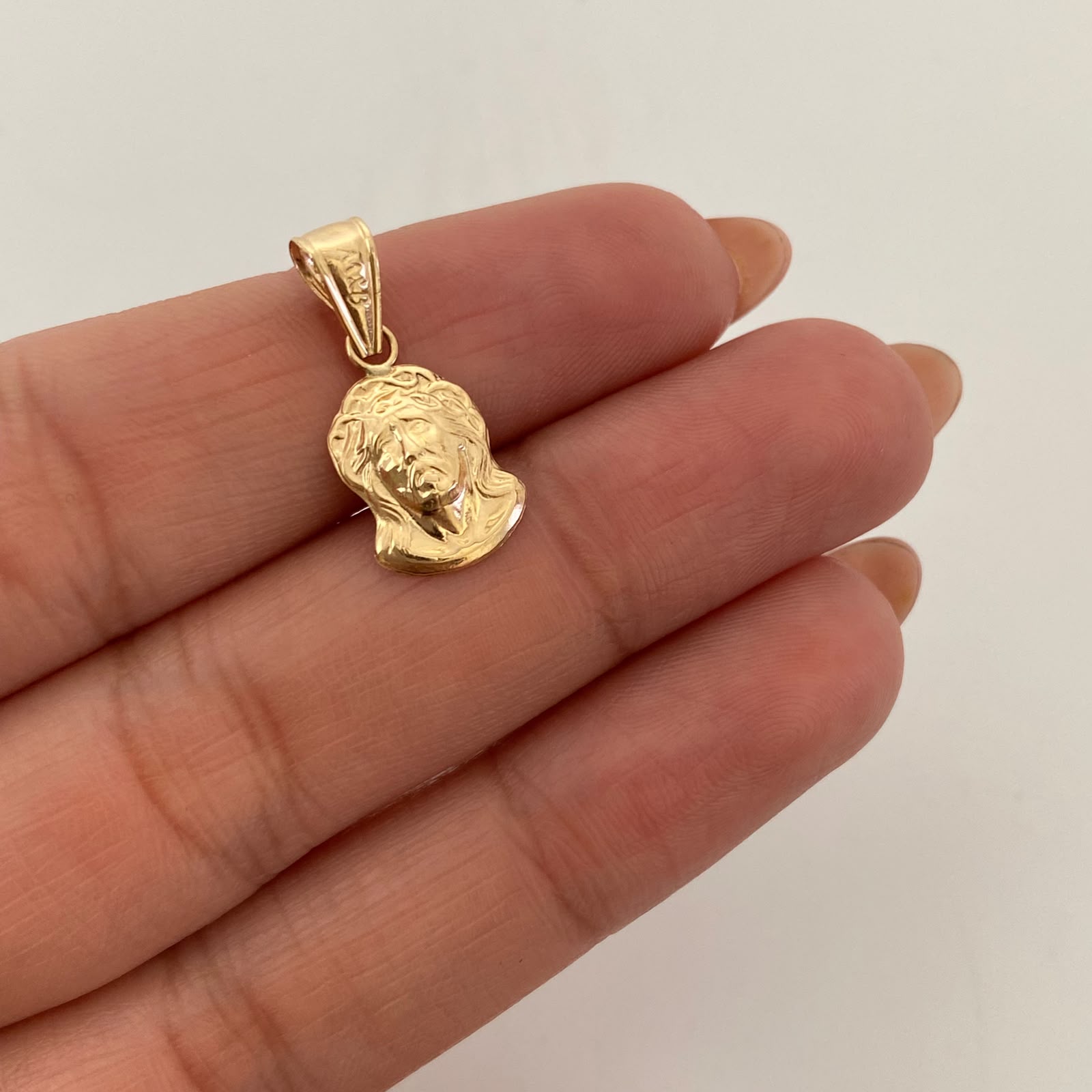 Dije Rostro Oro amarillo 18k 0,65 Gr / 9,5 mm / 2 Cm