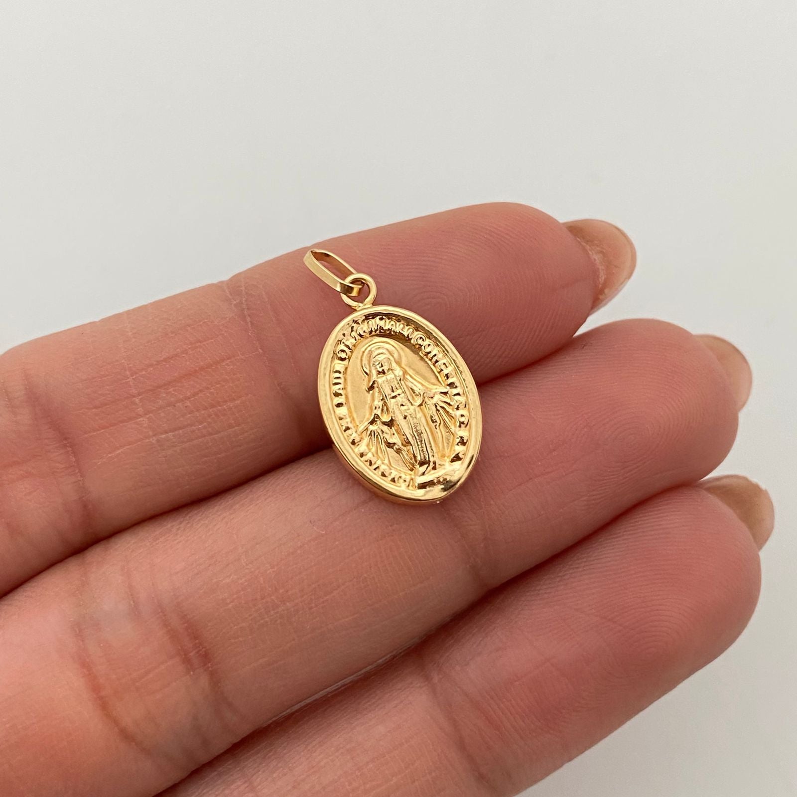Dije virgen maria auxiliadora  Oro amarillo 18k 0,75 Gr / 11,2 mm / 2 Cm