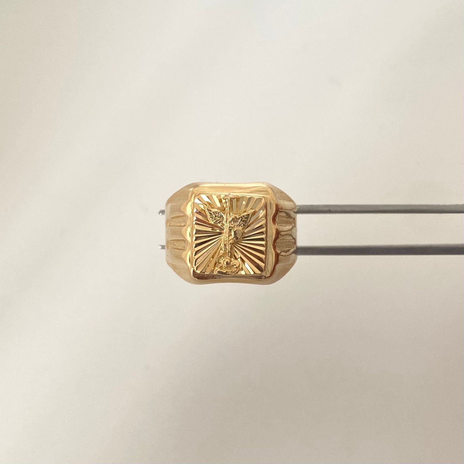 Anillo san miguel arcangel fondo diamantado Oro amarillo 18k / Talla 10 / 4,15 Gr