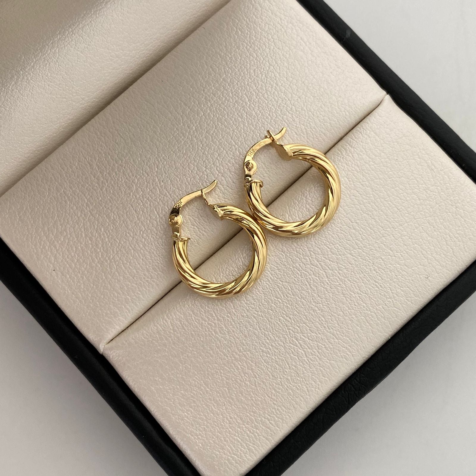 Candonga Entorchada Oro amarillo 18k 1,45 Gr / 1,5 Cm
