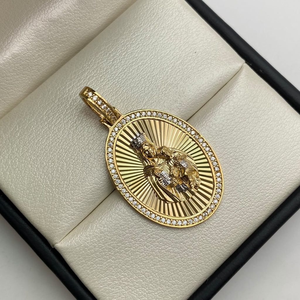 Dije virgen del carmen circones blancos Oro amarillo y Oro blanco 18k 7,35 Gr / 22,5 mm / 4 Cm