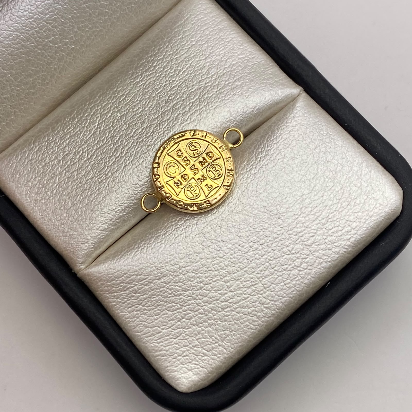 Herraje san benito Oro amarillo 18k 0,59 Gr / 1,7 Cm