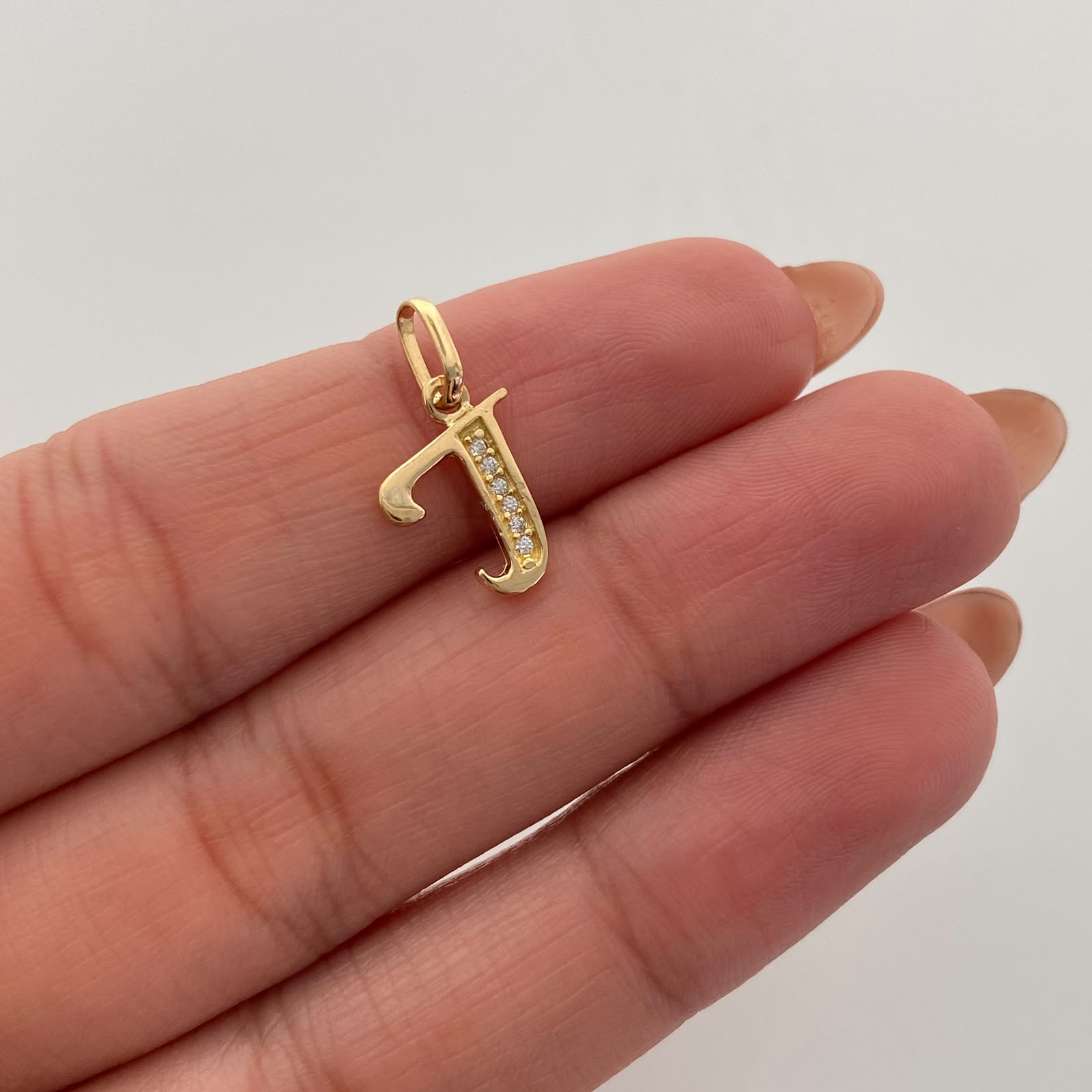 Dije Letra J Casting Oro amarillo 18k 0,8 Gr / 9,7 mm / 1,7 Cm
