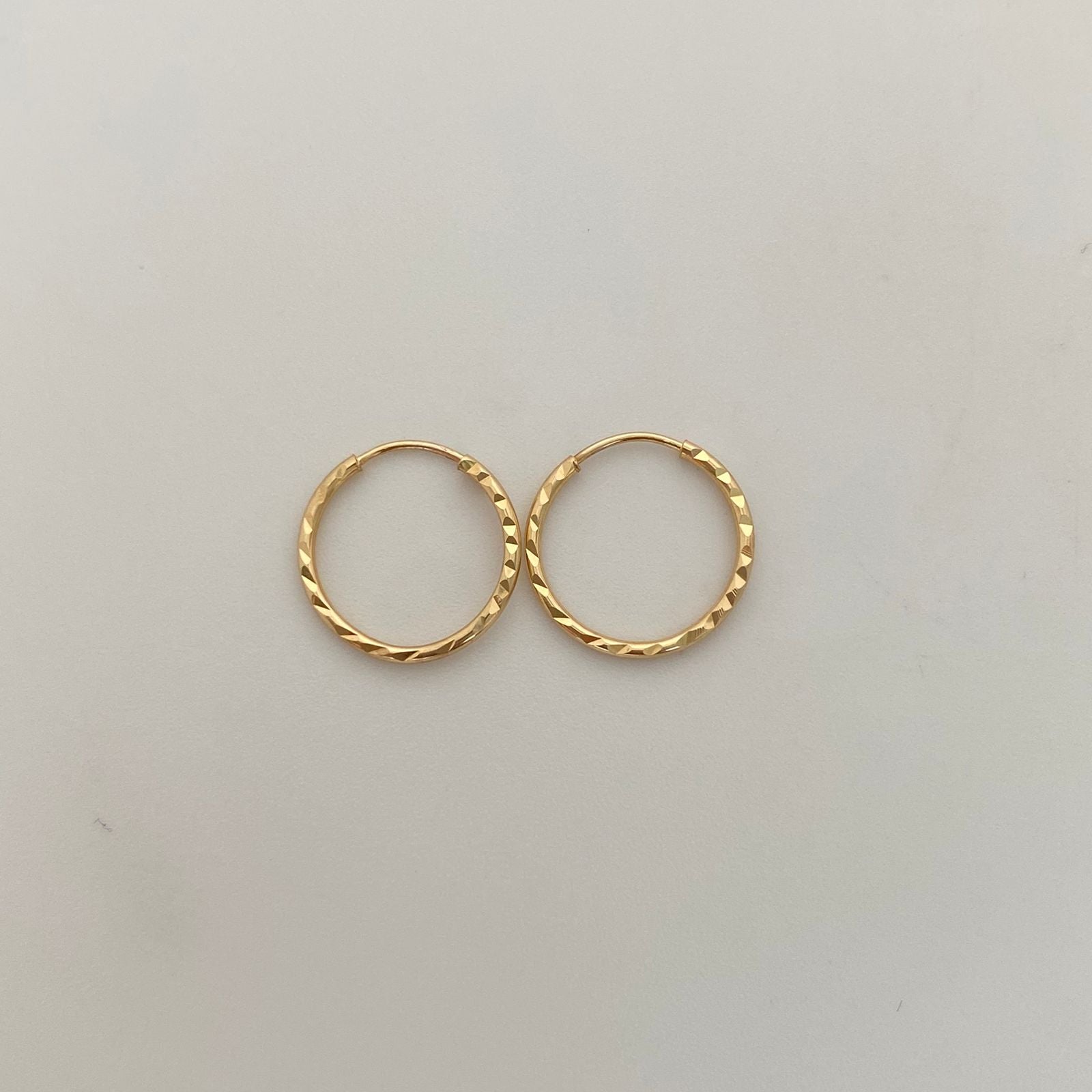 Candonga Imperdible Diamantada Oro amarillo 18k 0,75 Gr / 1,5 Cm