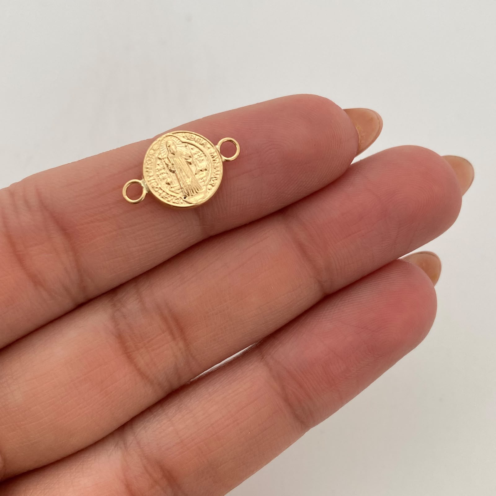 Herraje San benito Oro amarillo 18k 0,45 Gr / 1,5 Cm