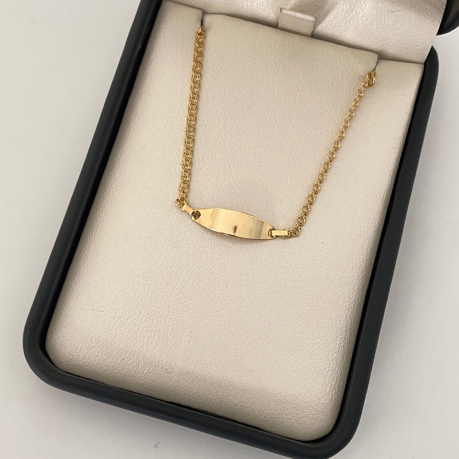 Pulso bebé placa semi rectangular lisa Oro amarillo 18k 1,40 Gr / 2,3 mm / 15 Cm Broche 0,15