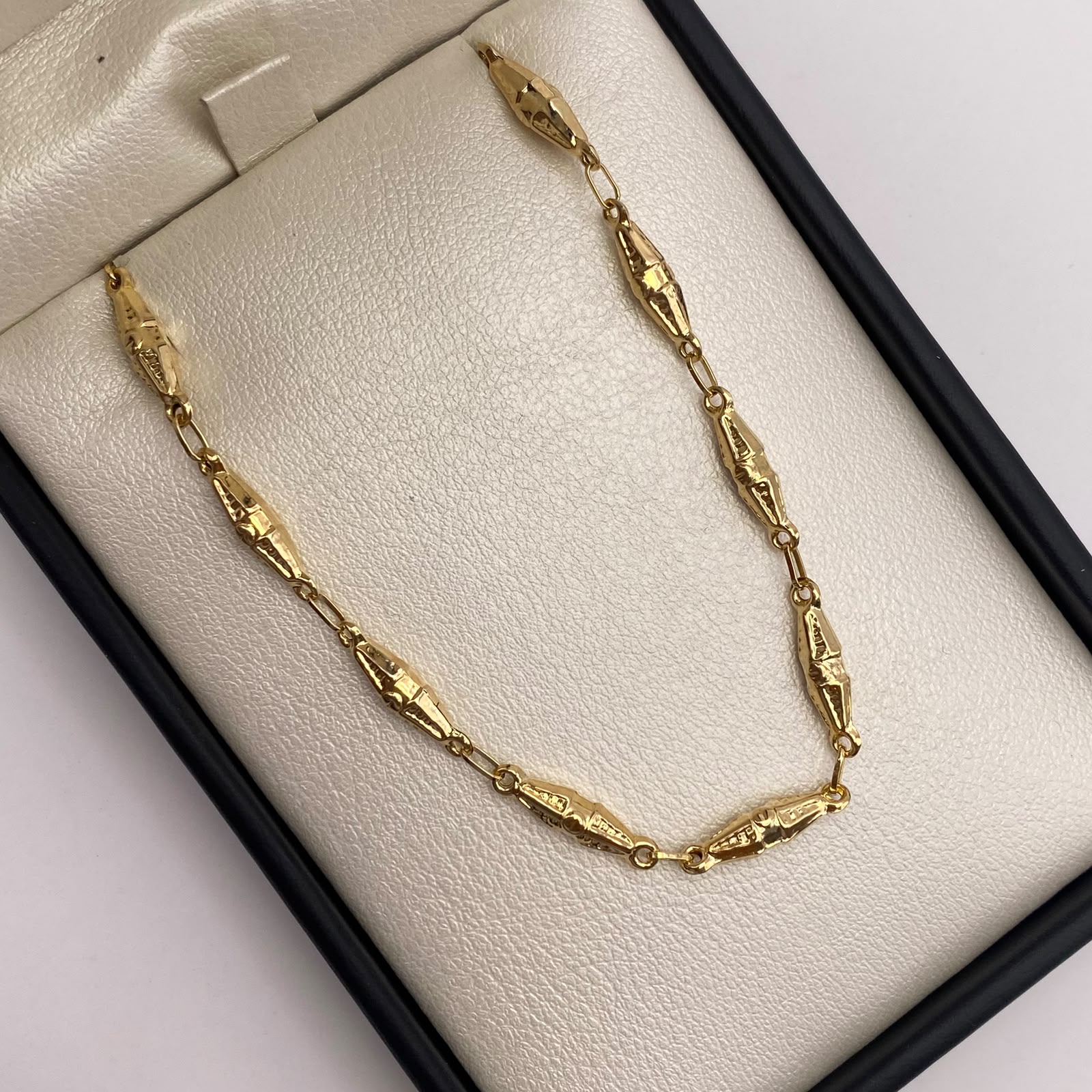 Pulso rustico dubai Oro amarillo 18k 2,90 Gr / 3,7 mm / 21 Cm Broche 0,40