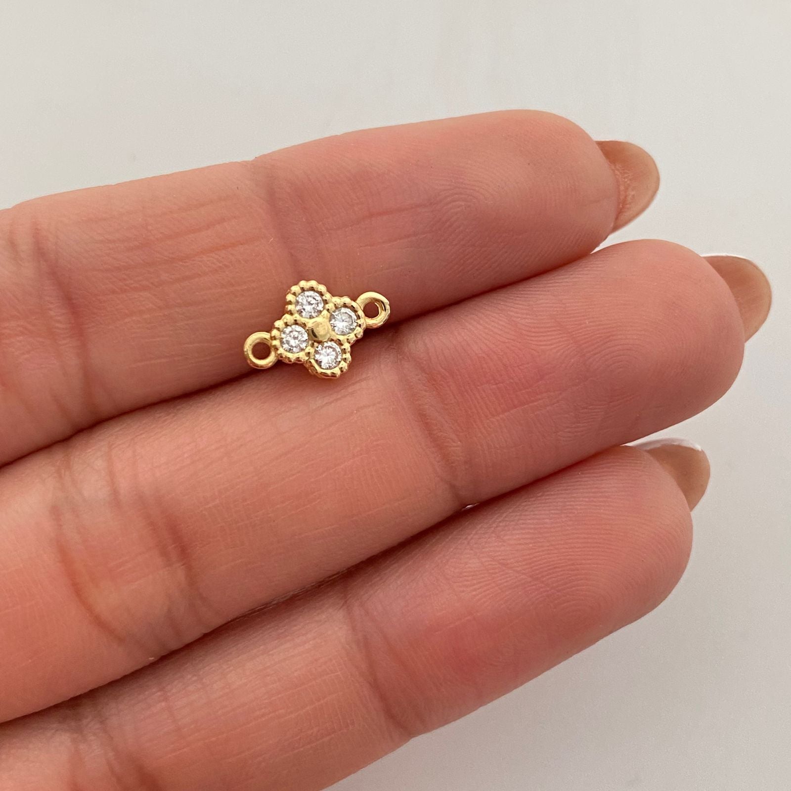 Herraje trebol con circones blancos  Oro amarillo 18k 0,6 Gr / 1 Cm