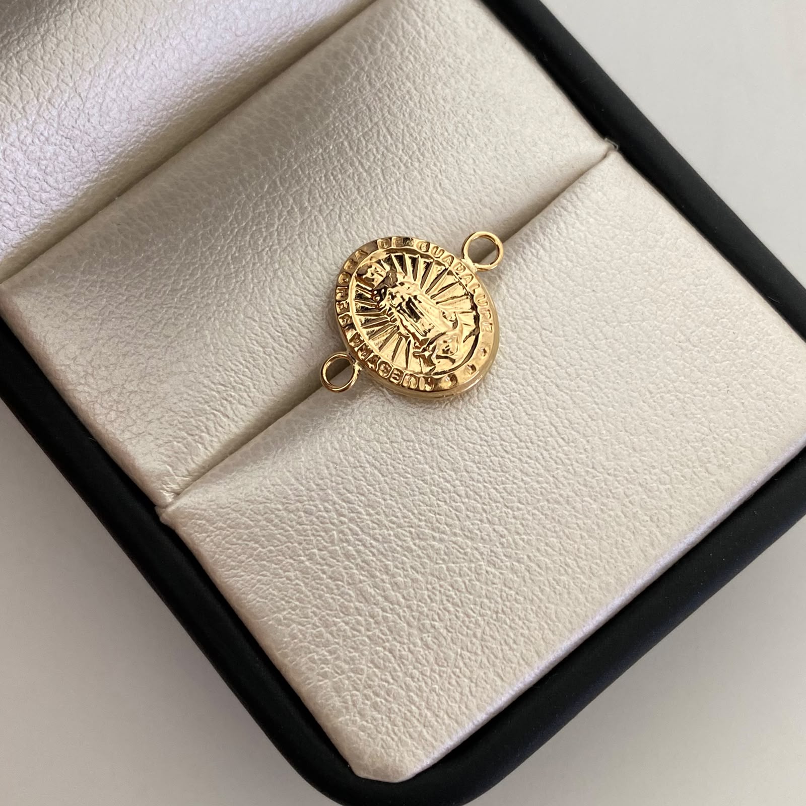 Herraje Virgen De Guadalupe Oro amarillo 18k 0,7 Gr / 1,7 Cm