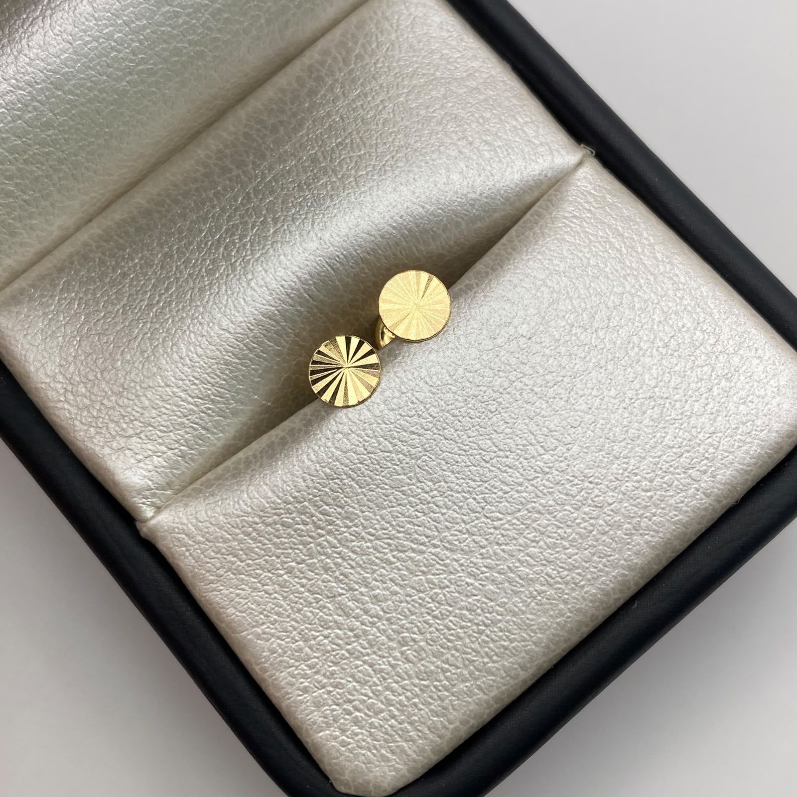 Topos Circulo plano diamantado Oro amarillo 18k 0,5 Gr / 5,2 mm