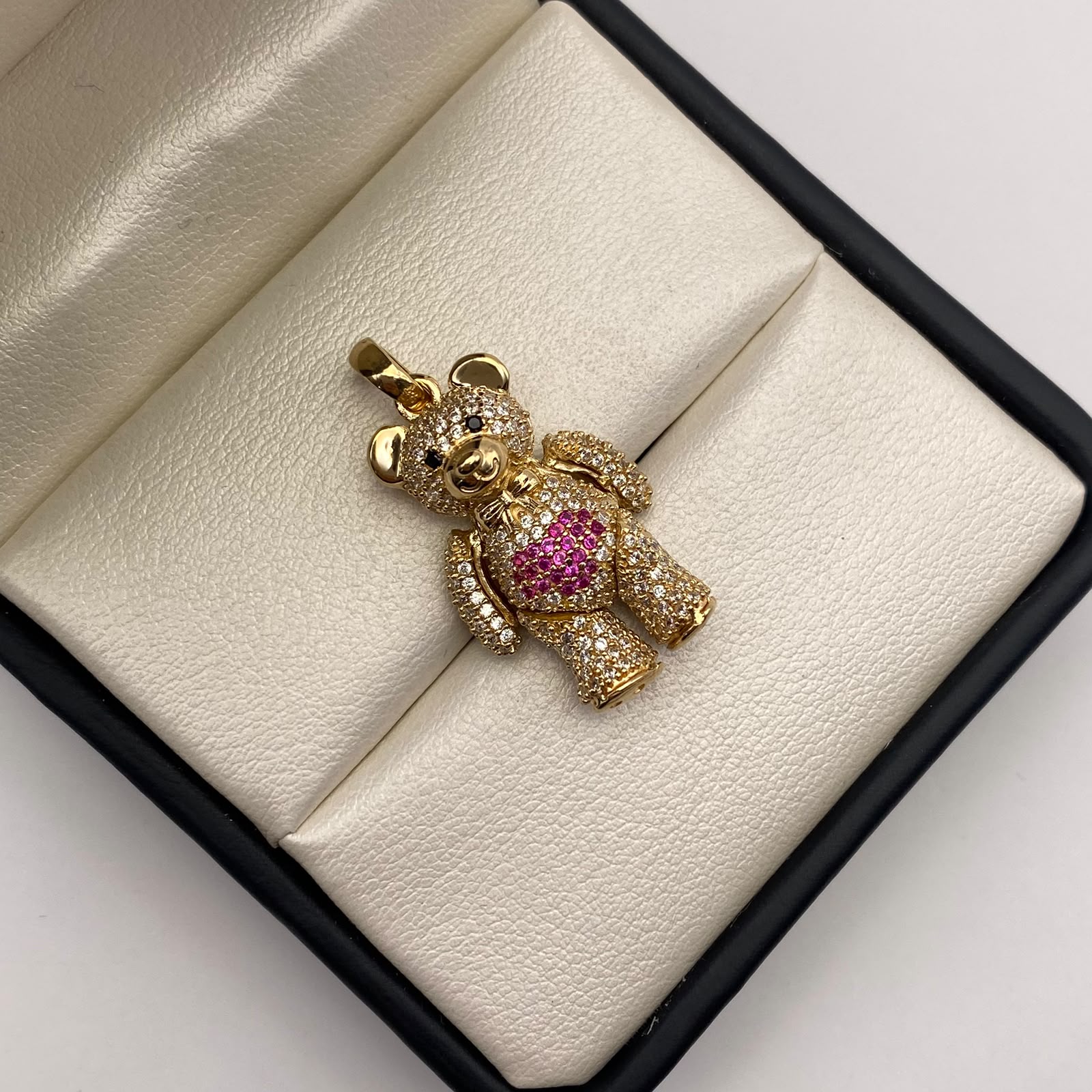 Dije Oso articulado circones blancos corazon fucsia Oro amarillo 18k 8,81 Gr / 18,2 mm / 3,4 Cm