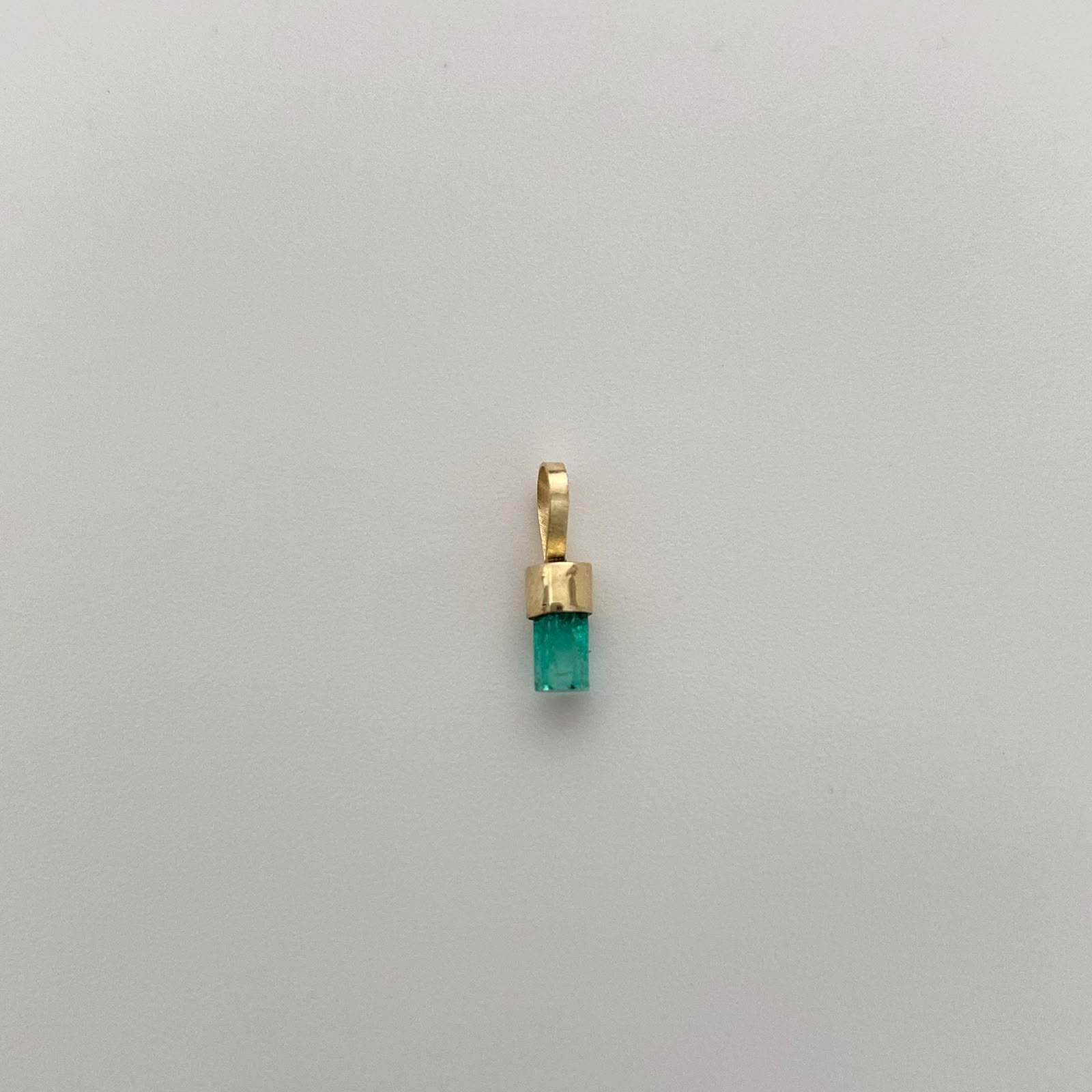 Dije Canutillo de Esmeralda Oro amarillo 18k 0,25 Gr / 2,8 mm / 0,25 Cm