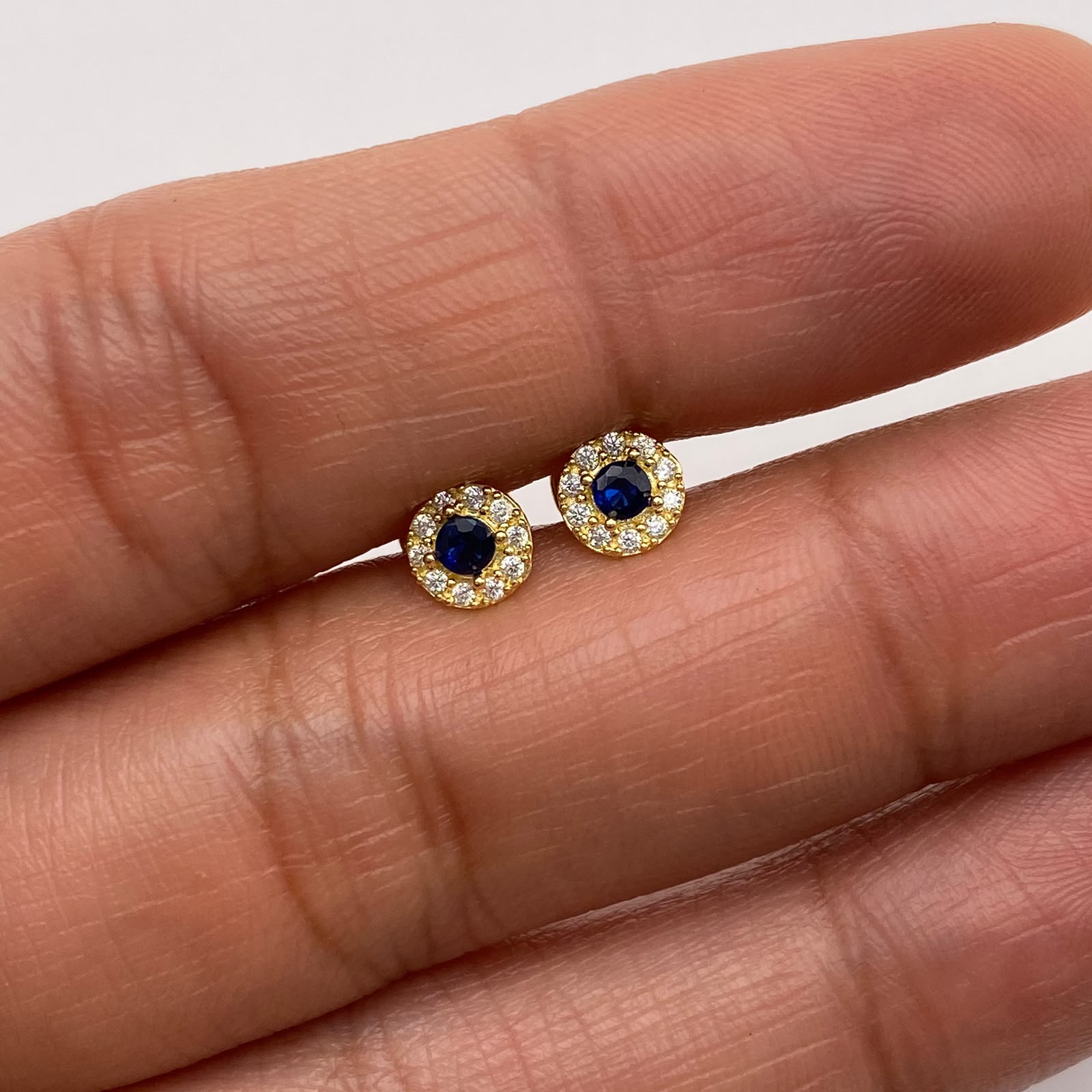Topos Circulo borde blanco y centro azul Oro amarillo 18k 0,75 Gr / 5,4 mm