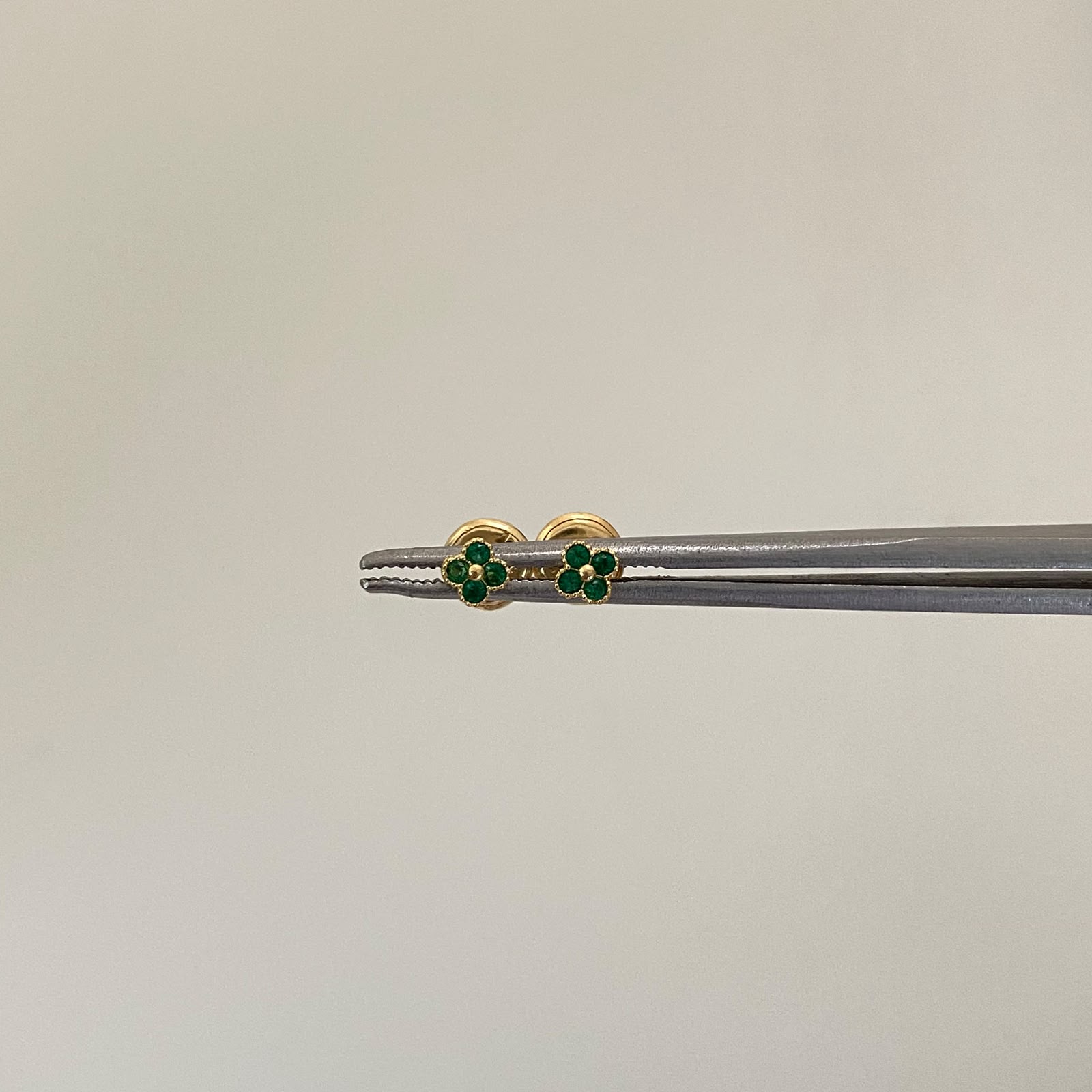 Topos mini flor circones verdes Oro amarillo 18k 3,5 Gr / 0,45 mm