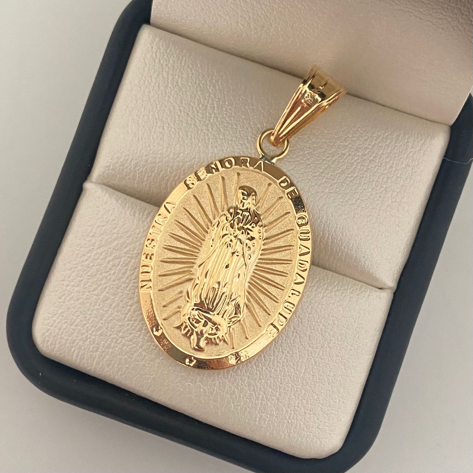 Dije virgen de guadalupe Oro amarillo 18k 3,45 Gr / 4,0 Cm