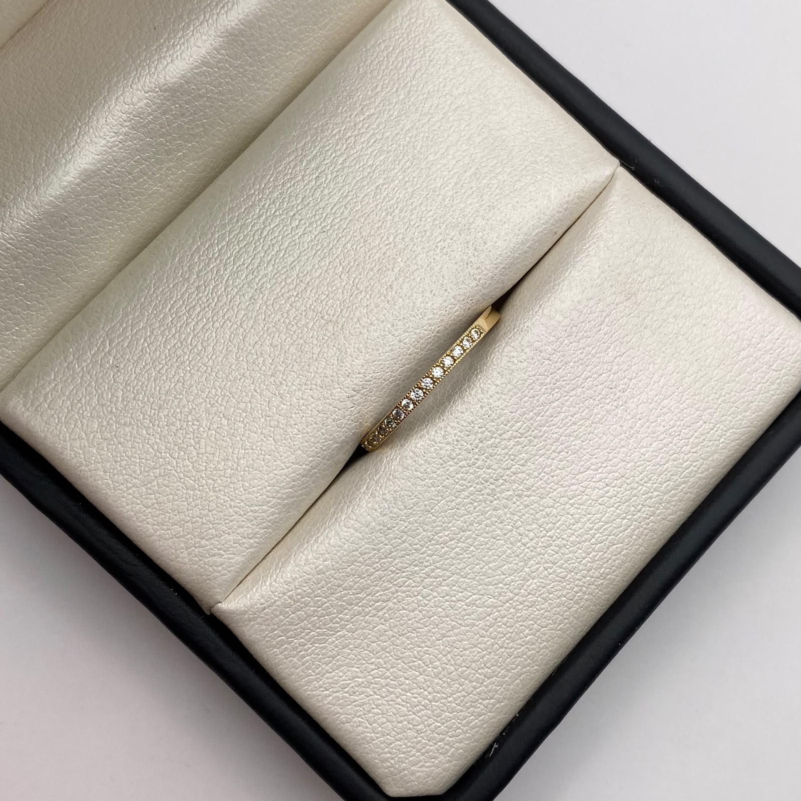 Dije letra M Oro amarillo 18k 0,9 Gr / 6,98 mm / 1,5 Cm