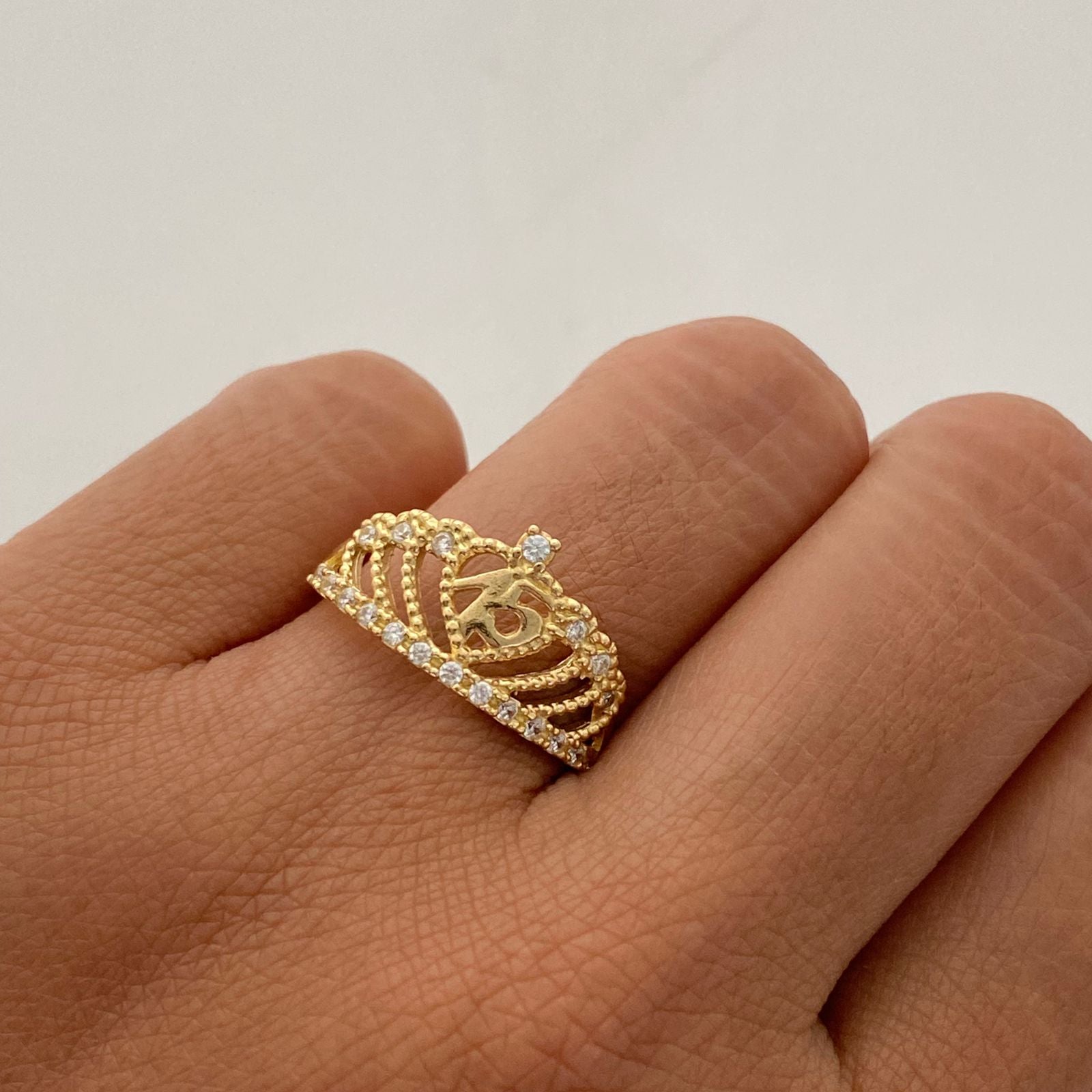 Anillo 15 Corona Circones Blancos Oro amarillo 18k / Talla 8 / 2,3 Gr