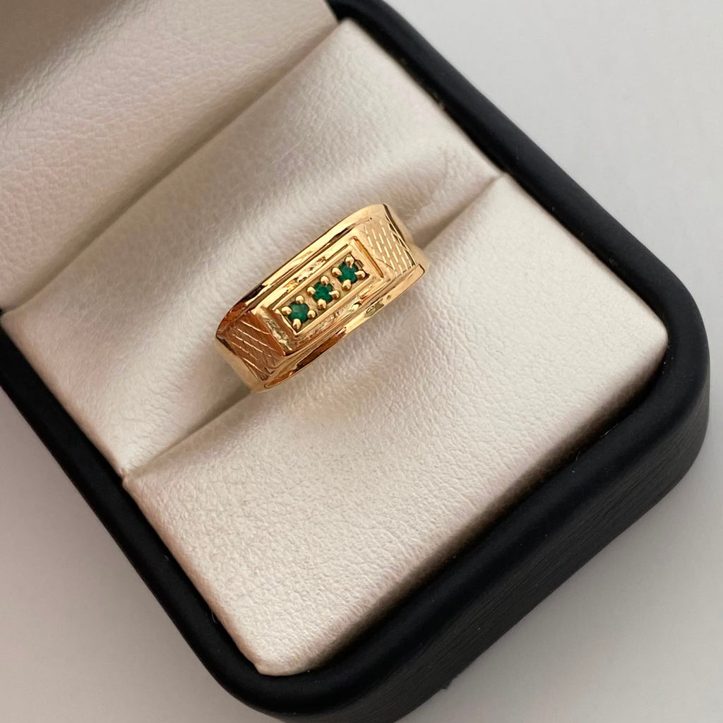 Anillo Toquel Tres Circones Verde Oro amarillo 18k / Talla 7 / 1,9 Gr / 4,4 mm
