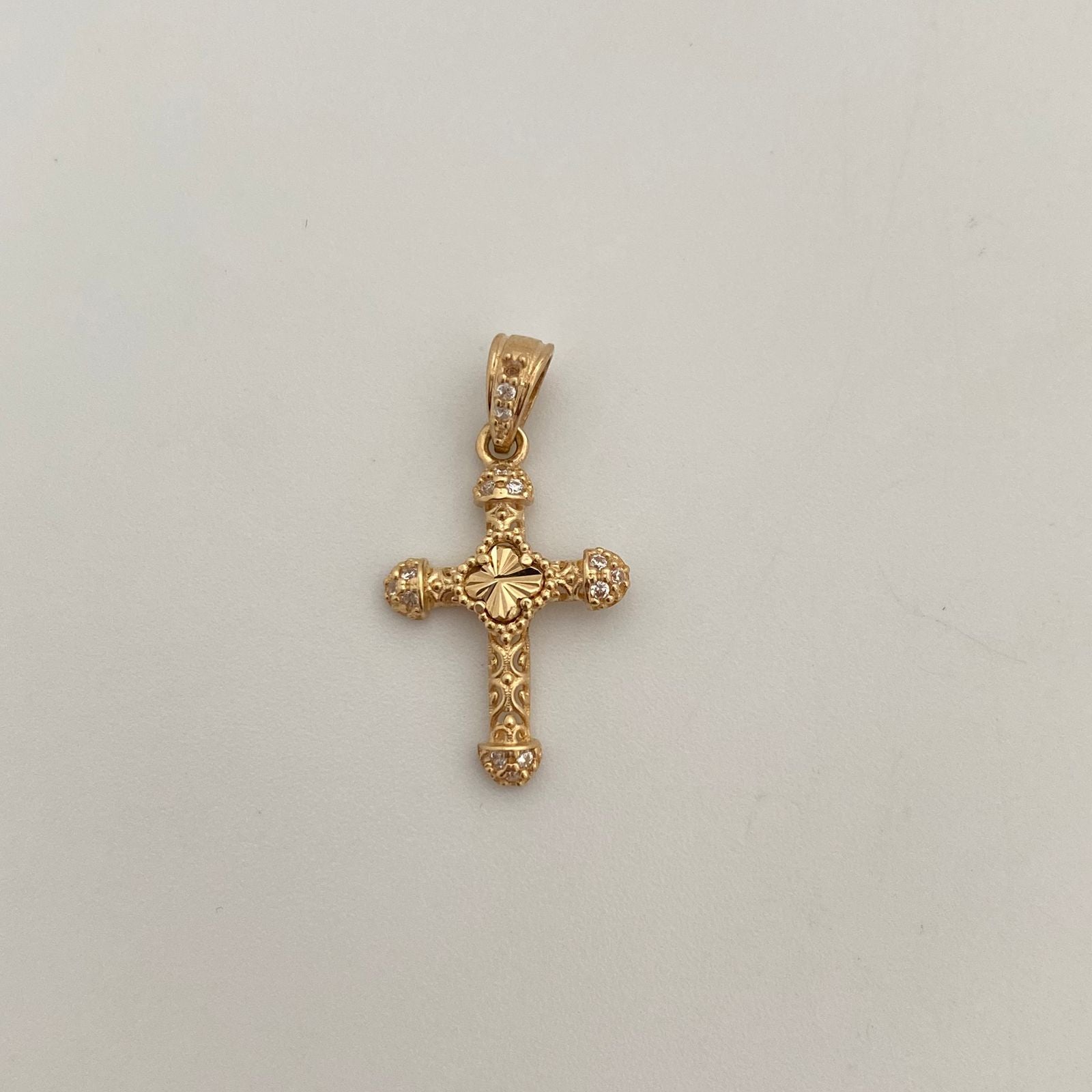 Dije Cruz Trebol Punta Redonda Oro amarillo 18k 1,2 Gr / 13,5 mm / 2,5 Cm