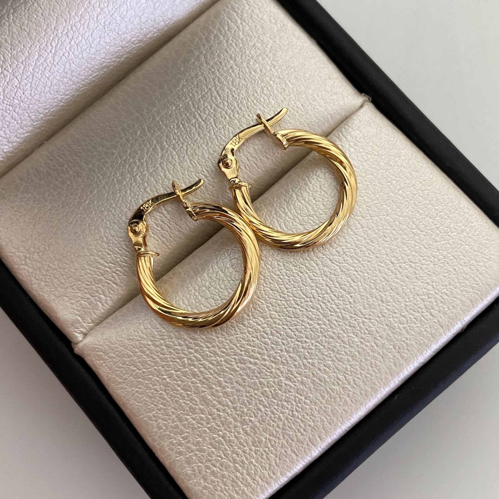 Candonga Entorchada Oro amarillo 18k 1,05 Gr / 1,6 Cm