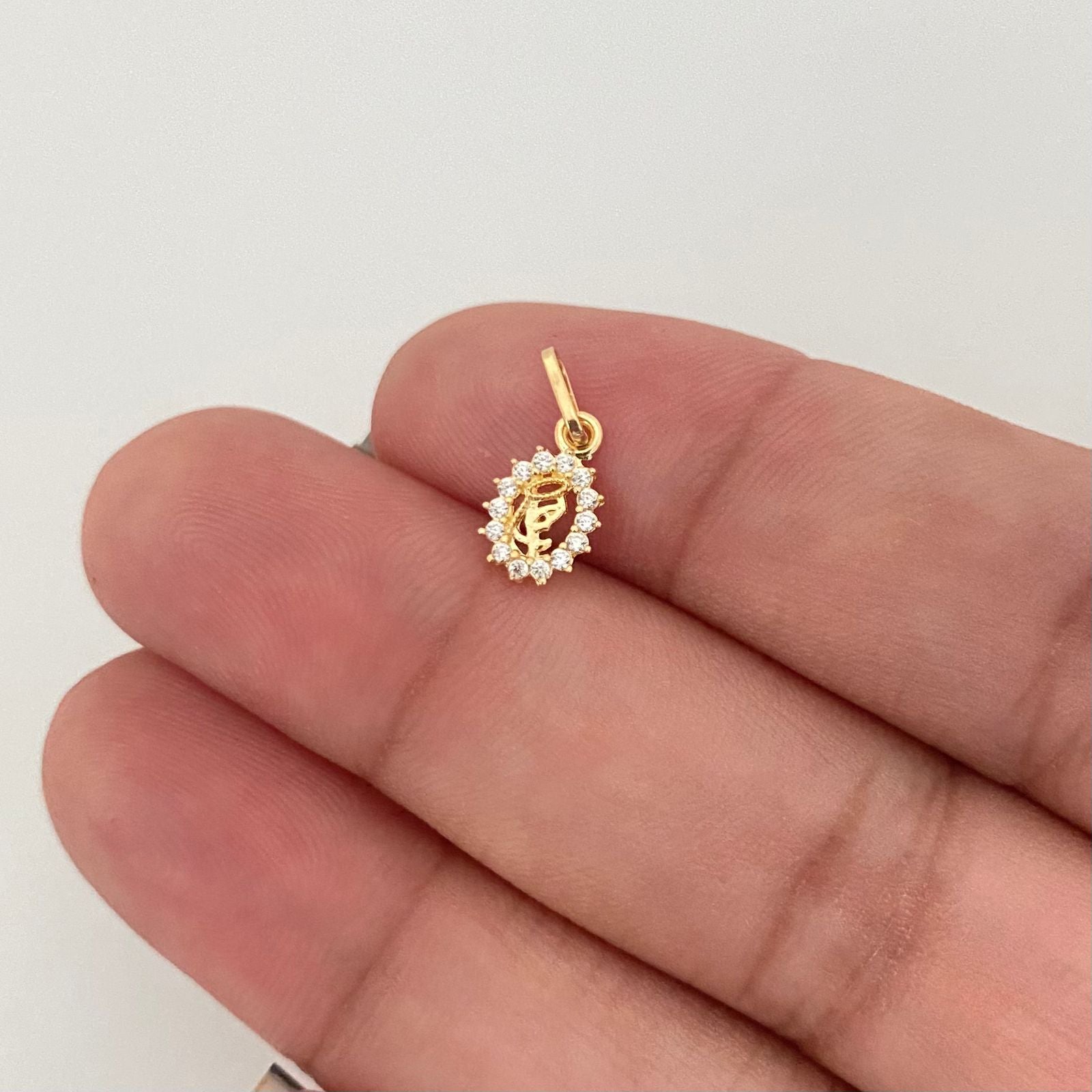 Dije silueta virgen orando mini Oro amarillo 18k 0,35 Gr / 1,3 Cm