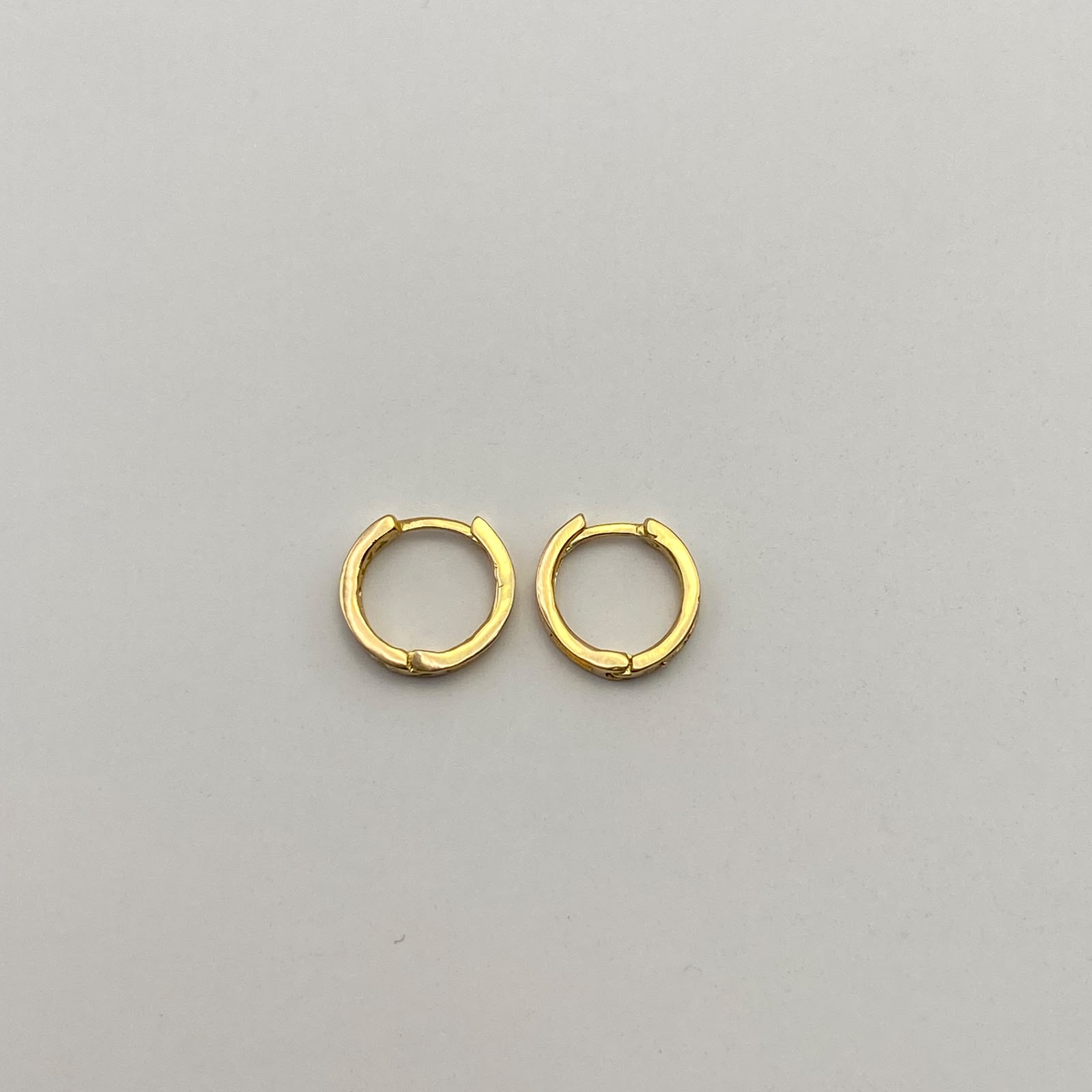 Candonga Tipo huggies circones blancos Oro amarillo 18k 1,25 Gr / 1 Cm