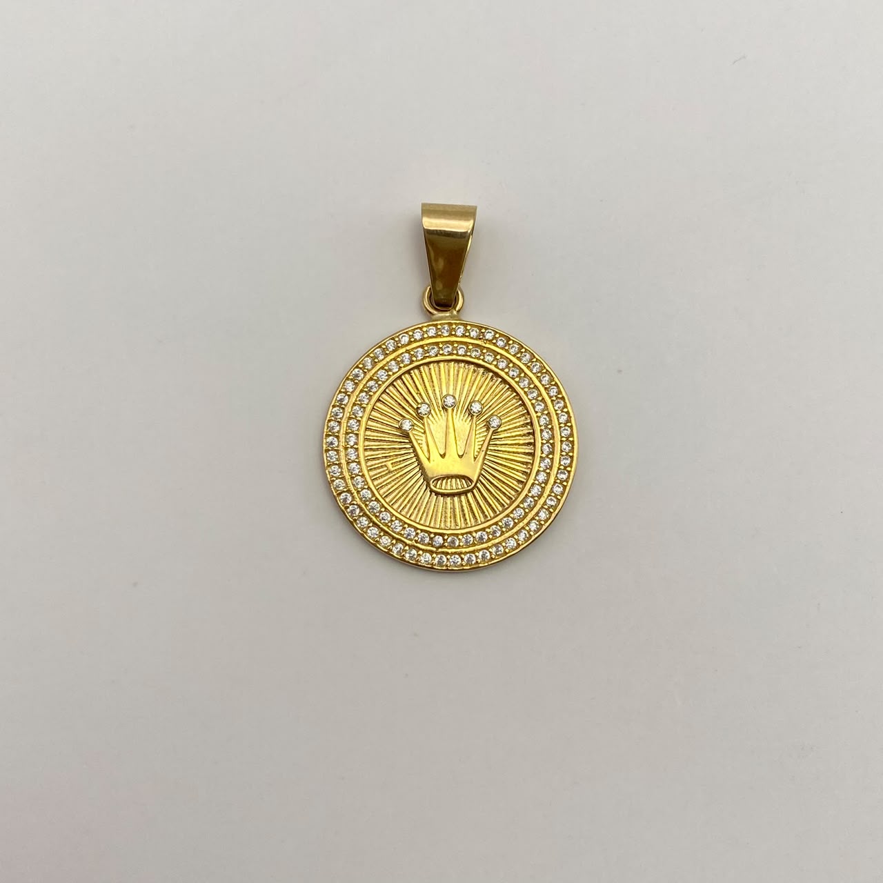 Dije Corrona Rx circones blancos  Oro amarillo 18k 5,5 Gr / 22,4 mm / 3,2 Cm