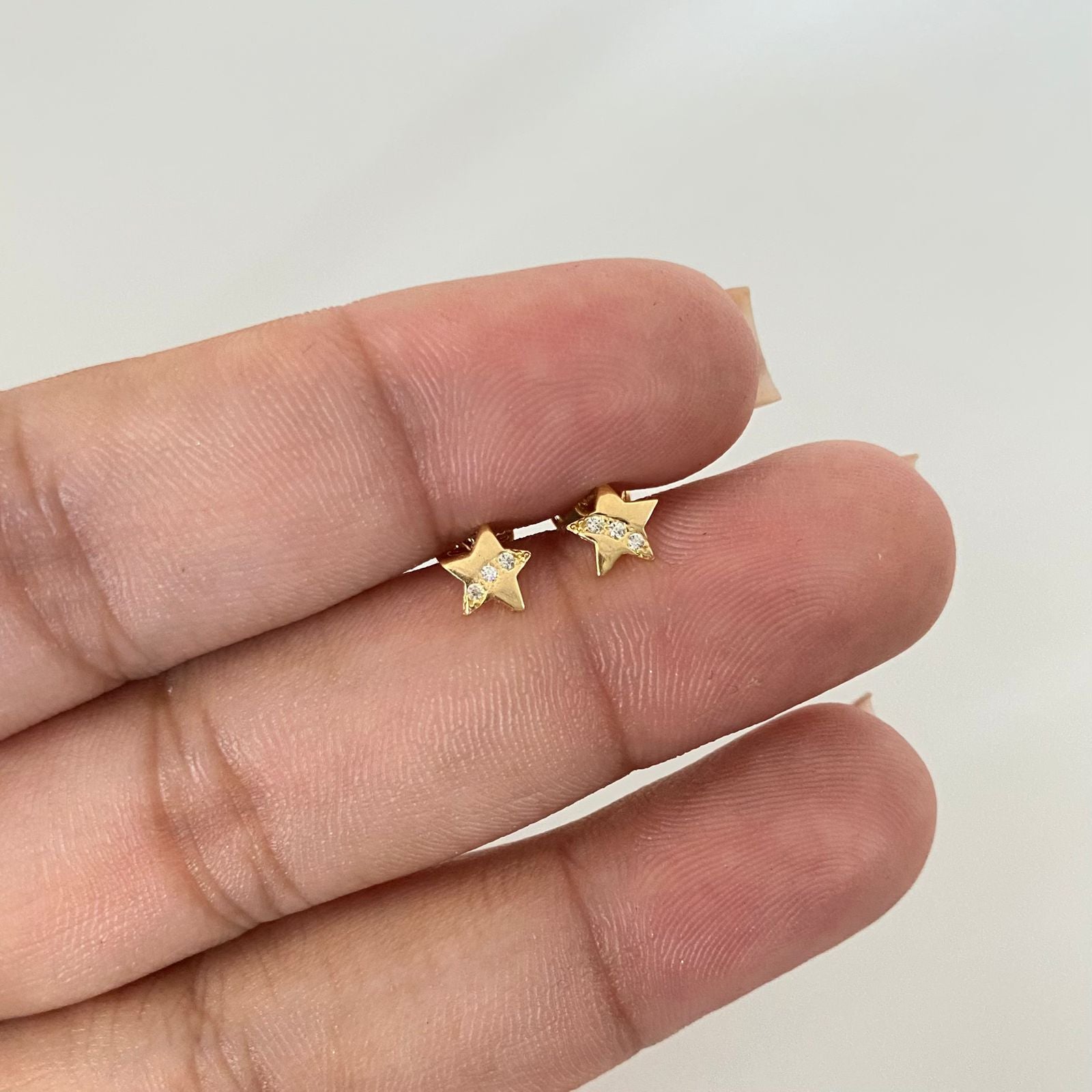 Topos estrella lisa centro circones Oro amarillo 18k 0,7 Gr / 5,45 mm