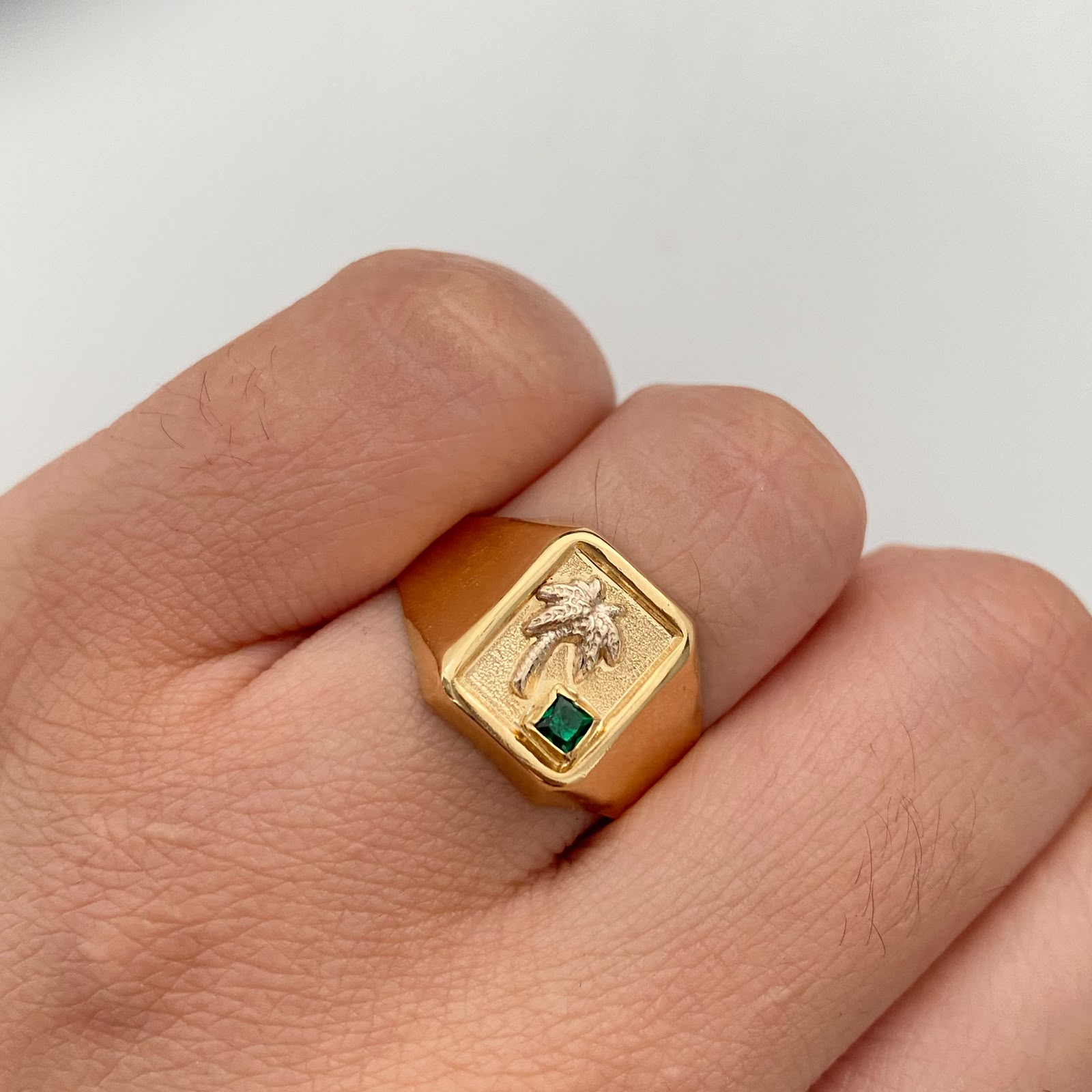 Anillo Troquel Palmera Circon Verde Oro amarillo 18k / Talla 11 1/2 / 3,15 Gr / 4,1 mm