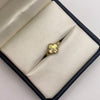 Anillo trebol diamantado Oro amarillo 18k / Talla 5 1/2 / 1 Gr / 2,15 mm