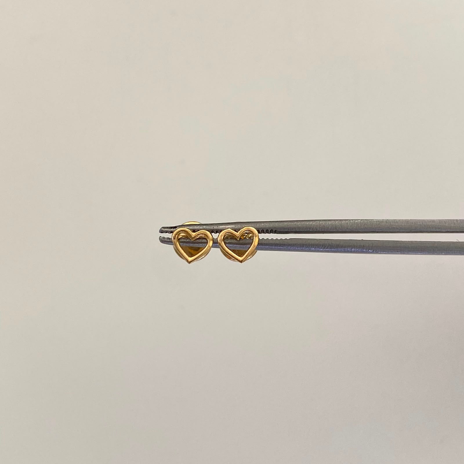 Topos Corazon Silueta Oro amarillo 18k 0,45 Gr / 5,3 mm