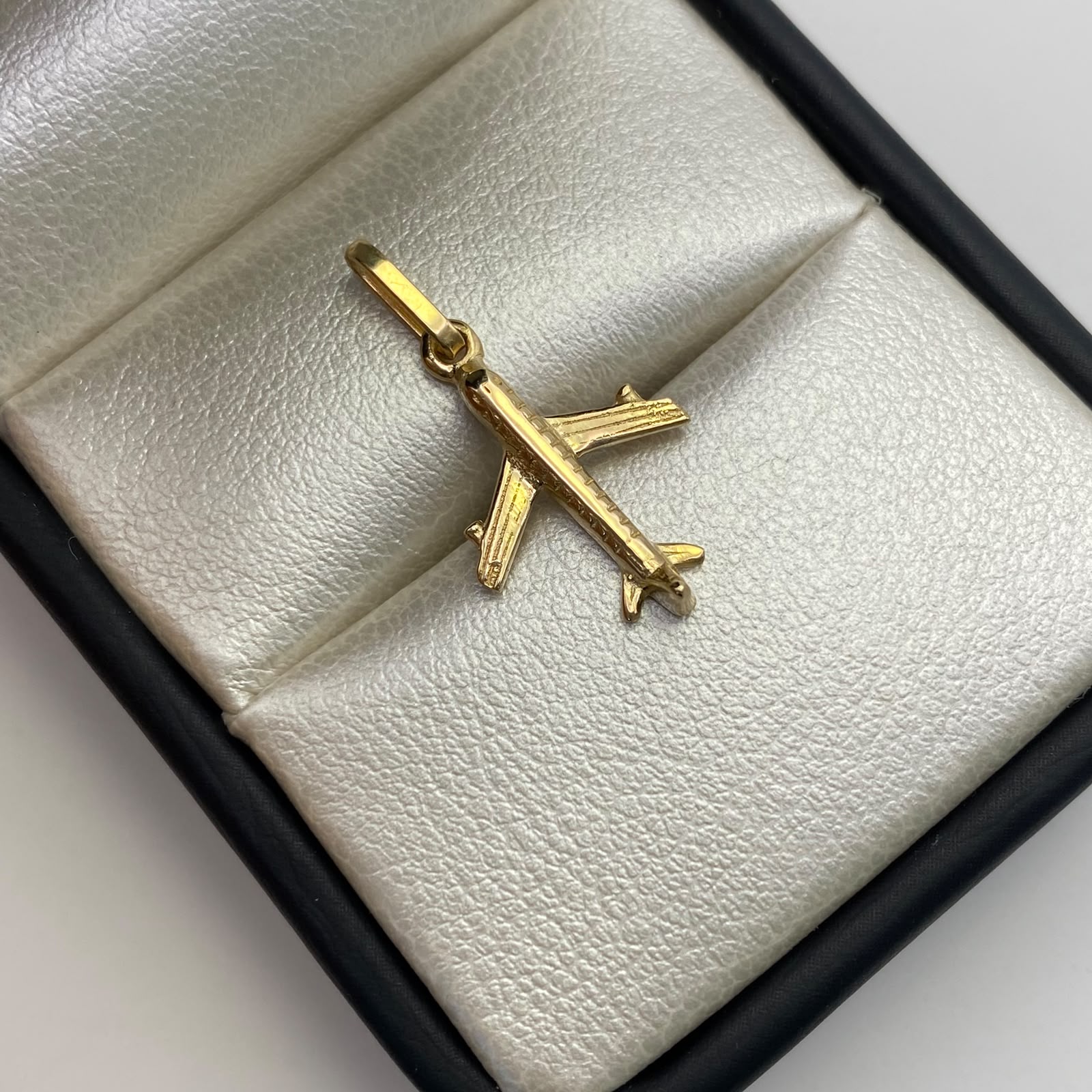 Dije Avion Oro amarillo 18k 1,35 Gr / 13,3 mm / 2,5 Cm