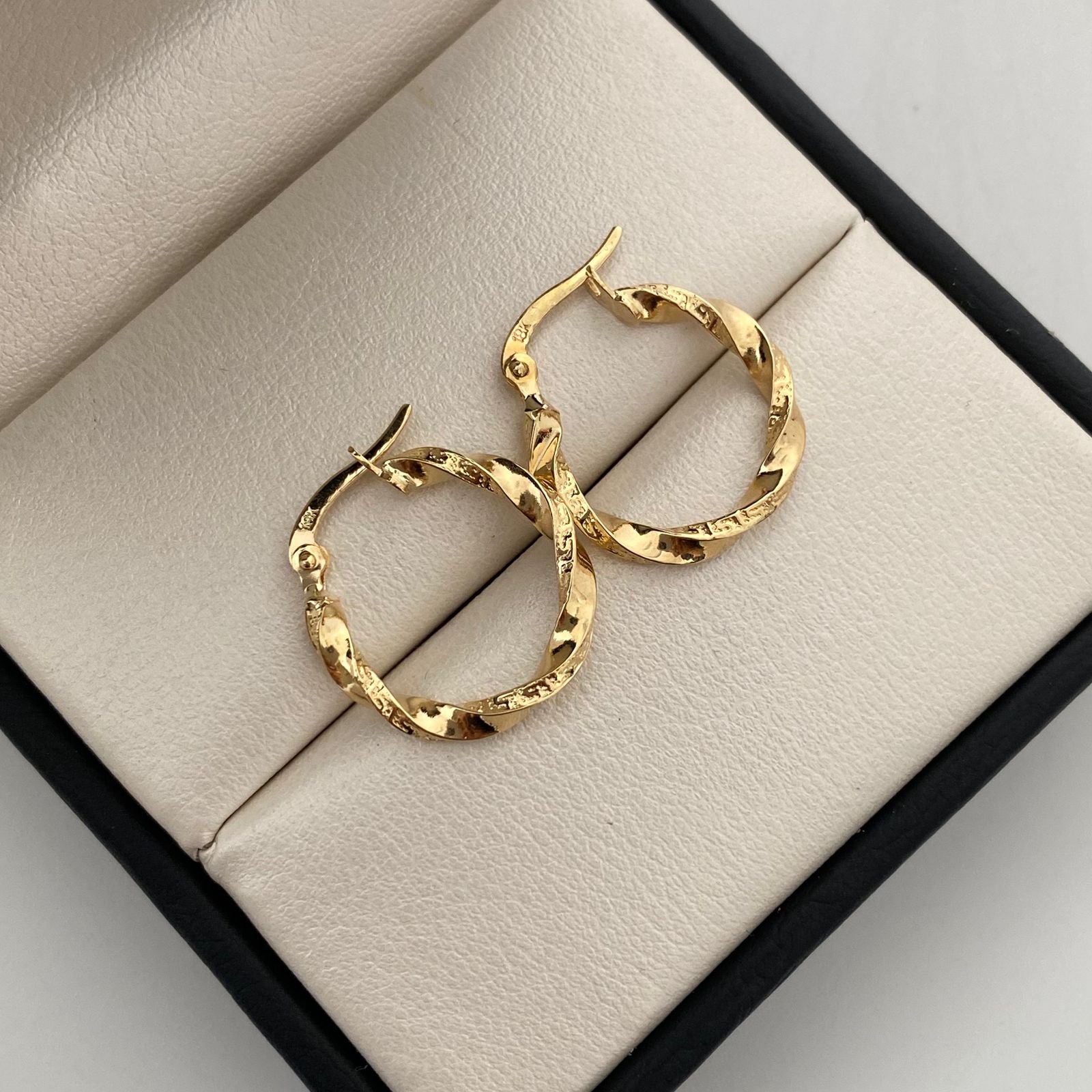 Candonga Entorchada Vs Oro amarillo 18k 1,45 Gr / 2 Cm
