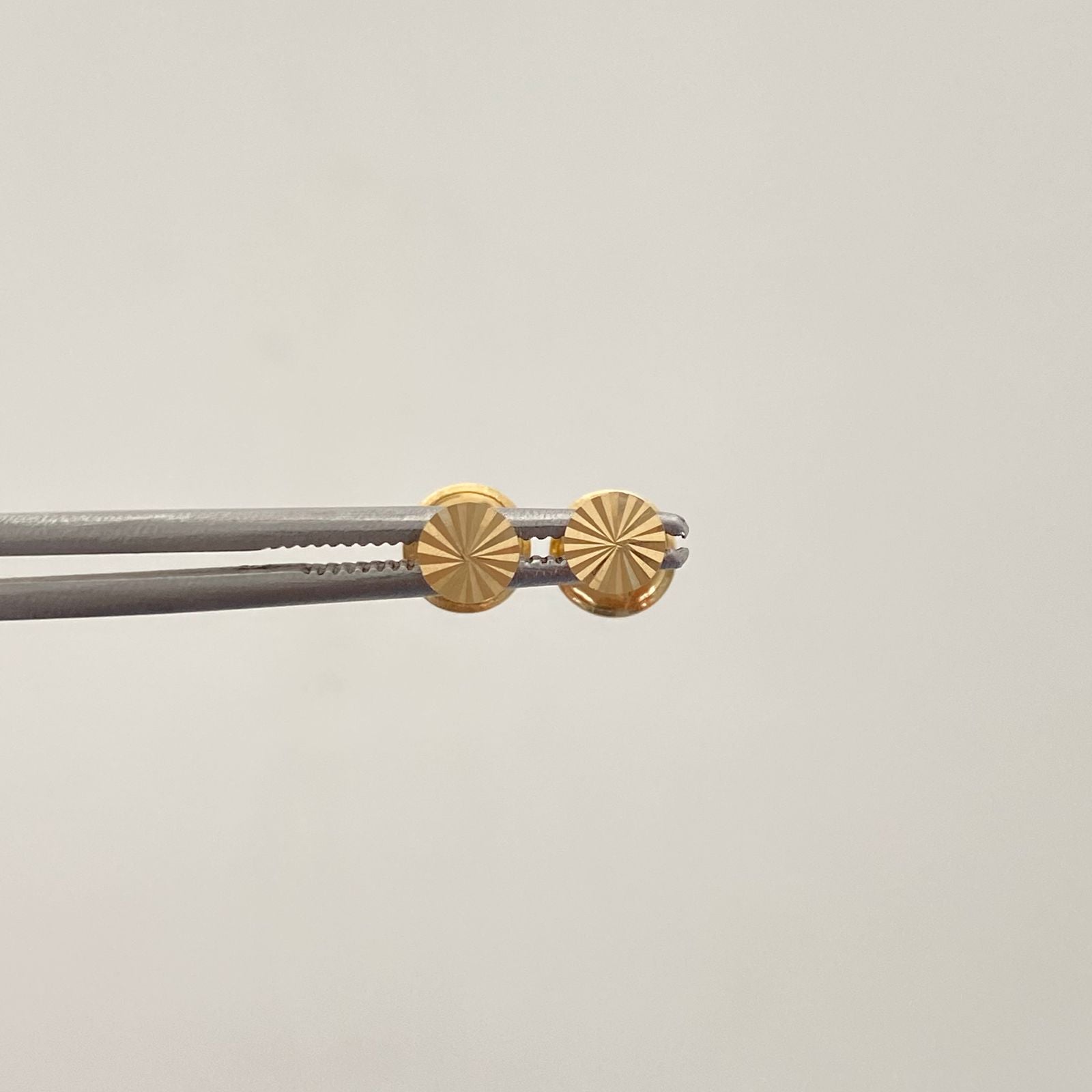 Topos plano diamantado  Oro amarillo 18k 0,45 Gr / 4,07 mm