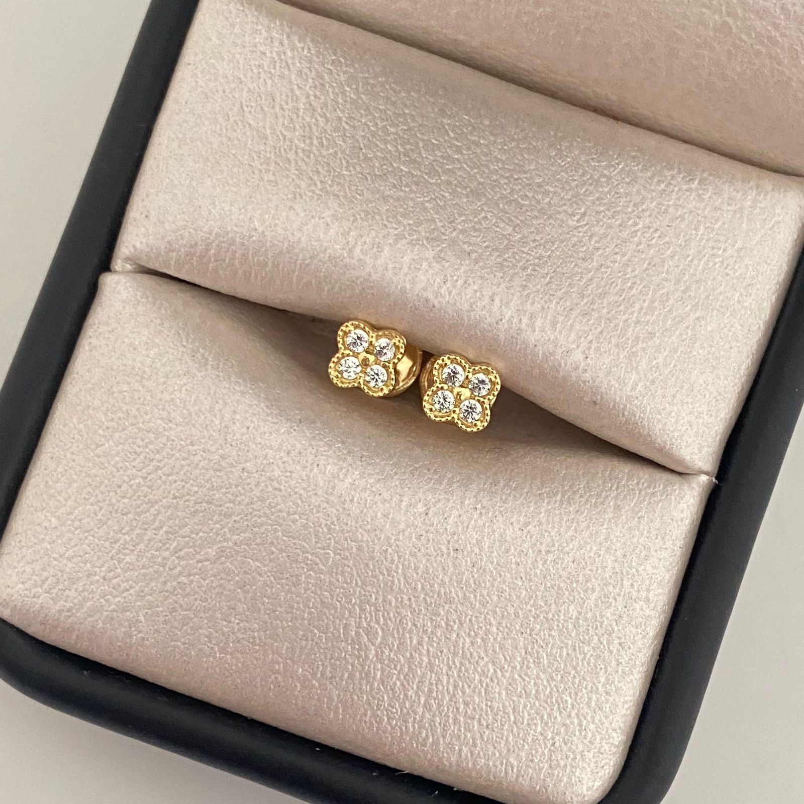 Topos trebol casting blanco Oro amarillo 18k 0,8 Gr / 5 mm