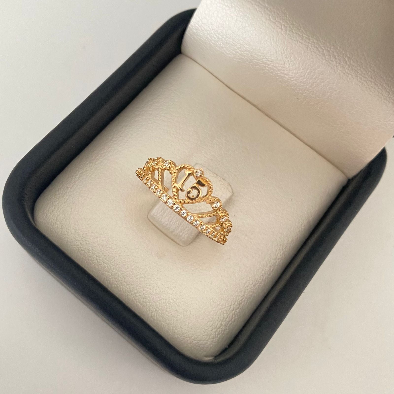 Anillo 15´s tiara casting blanco Oro amarillo 18k / Talla 7 1/4 / 2,0 Gr
