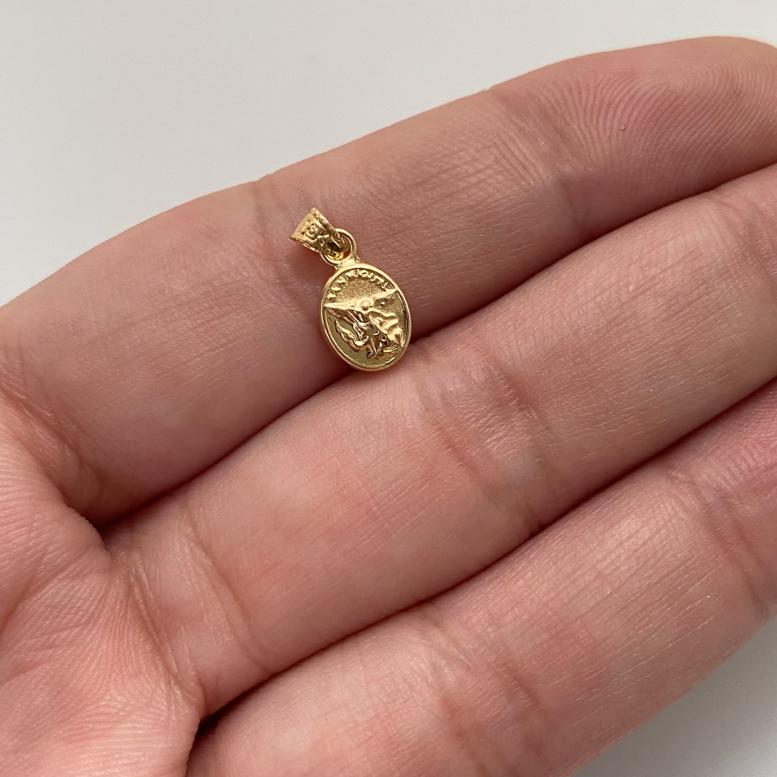 Dije San Miguel Arcangel Oro amarillo 18k 0,35 Gr / 6,5 mm / 1,5 Cm