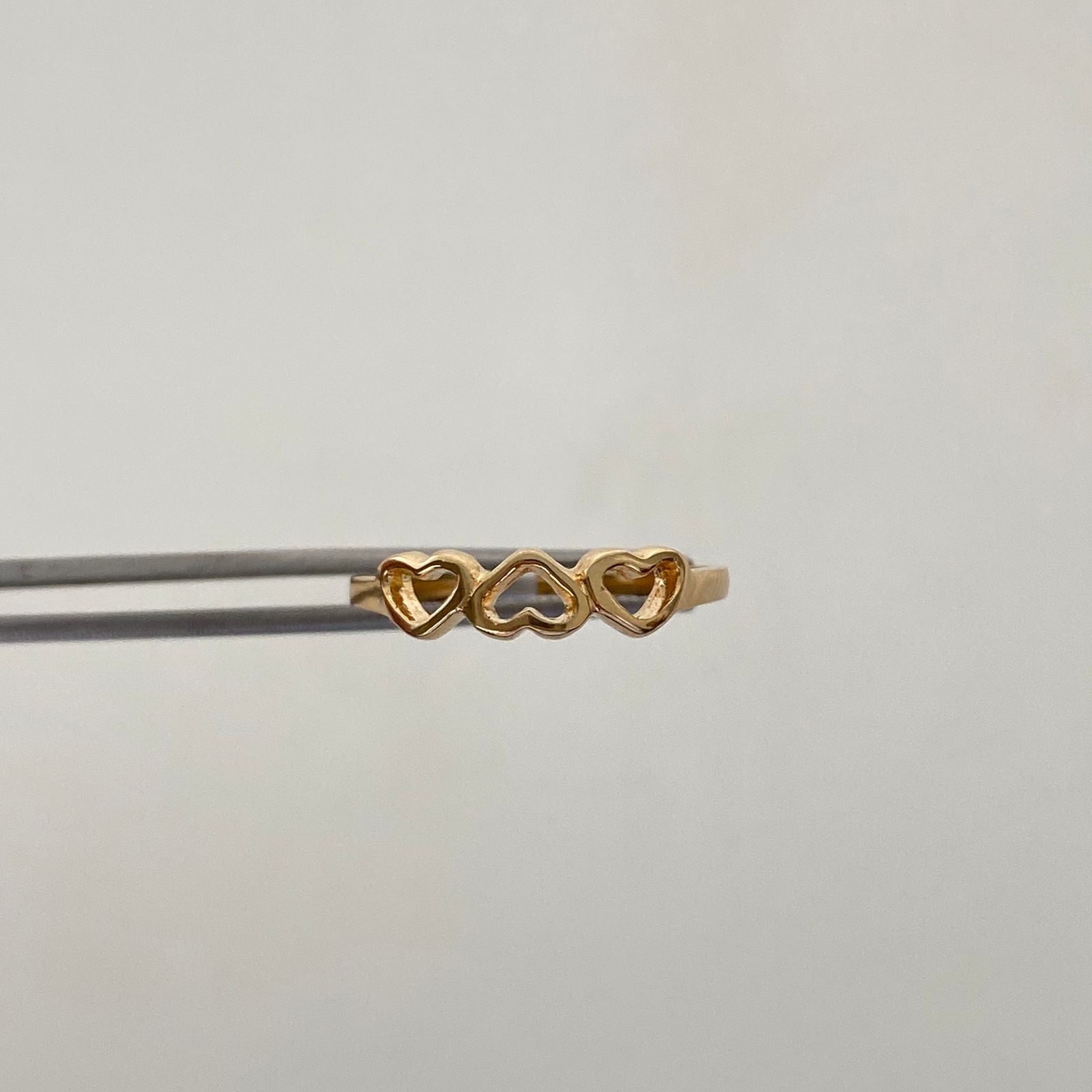 Anillo Triple Corazon Silueta Oro amarillo 18k / Talla 6 1/2 / 1,7 Gr / 1,6 mm