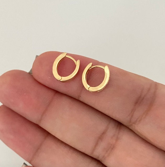 Candonga ovalada casting blanco Oro amarillo 18k 1,55 Gr / 1 Cm