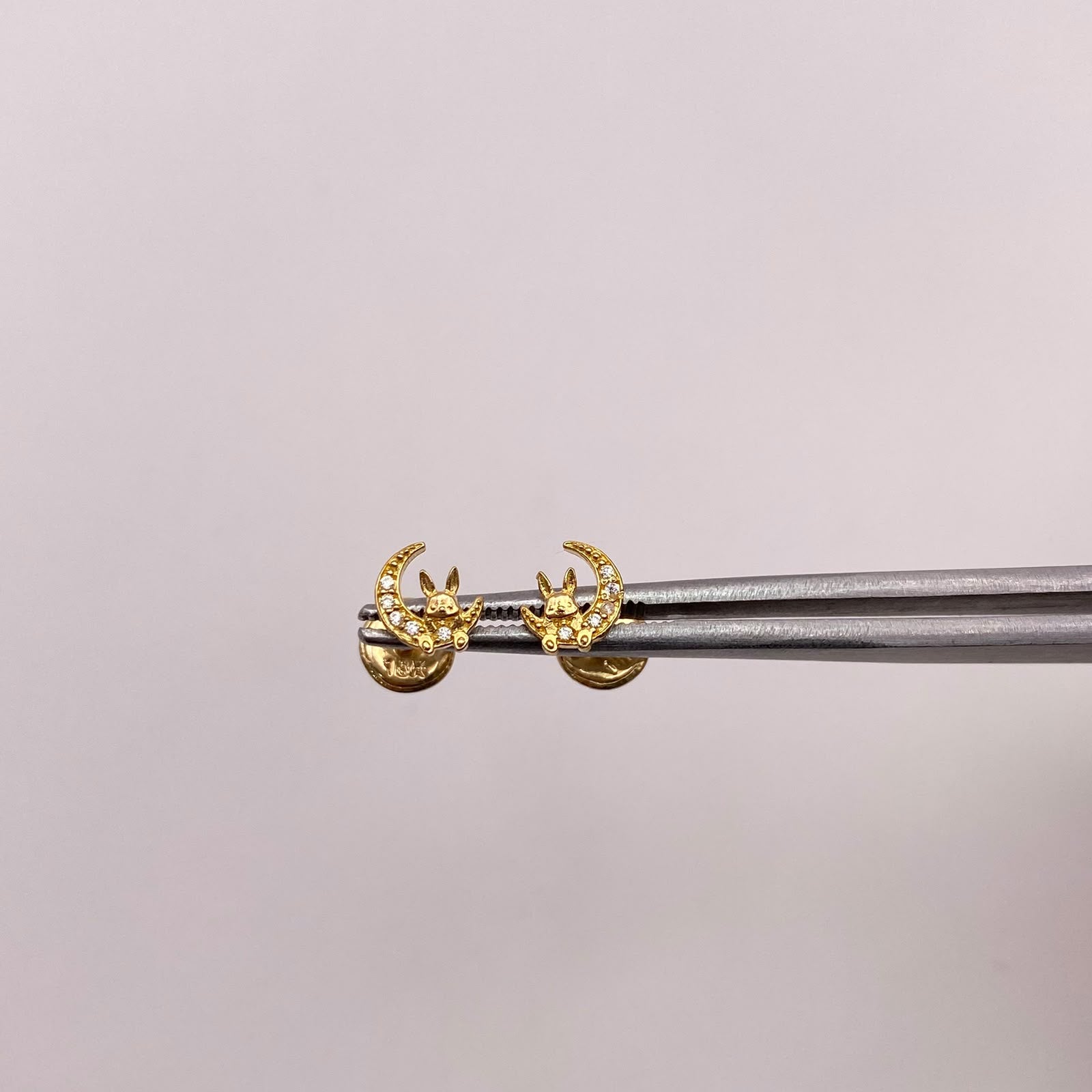 Topos Luna circones blancos y conejo Oro amarillo 18k 0,7 Gr / 5,7 mm