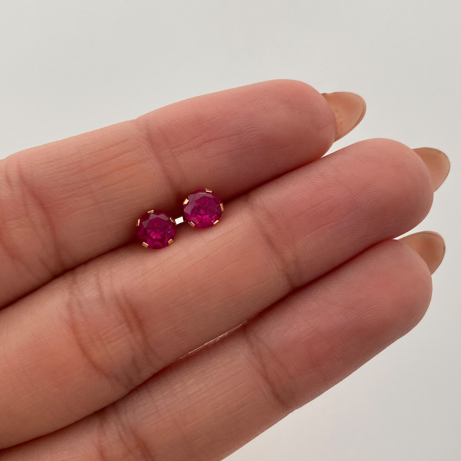Topos Circon Fucsia Oro amarillo 18k 0,75 Gr / 5,2 mm