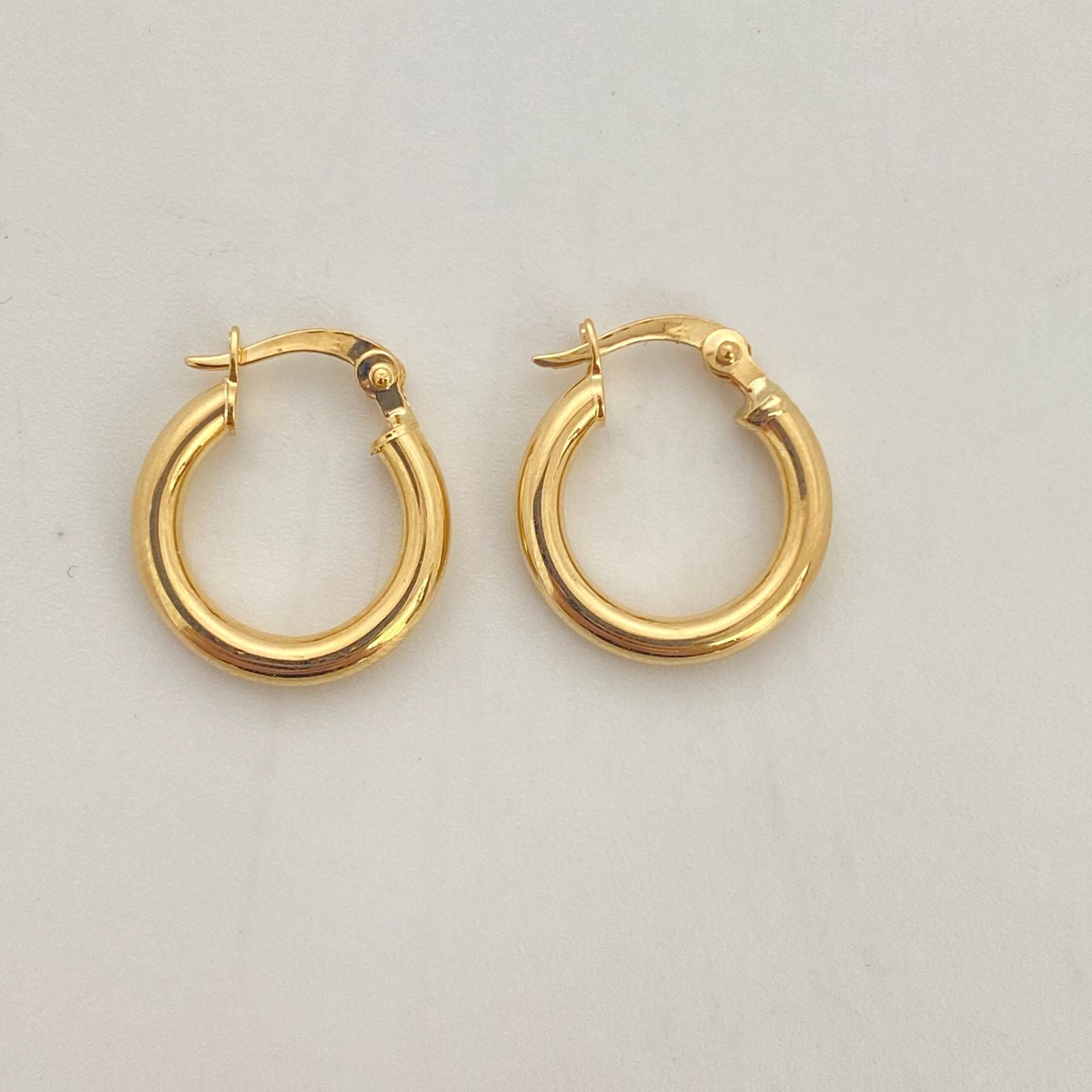 Candonga lisa Oro amarillo 18k 1,5 Gr / 1,3 Cm