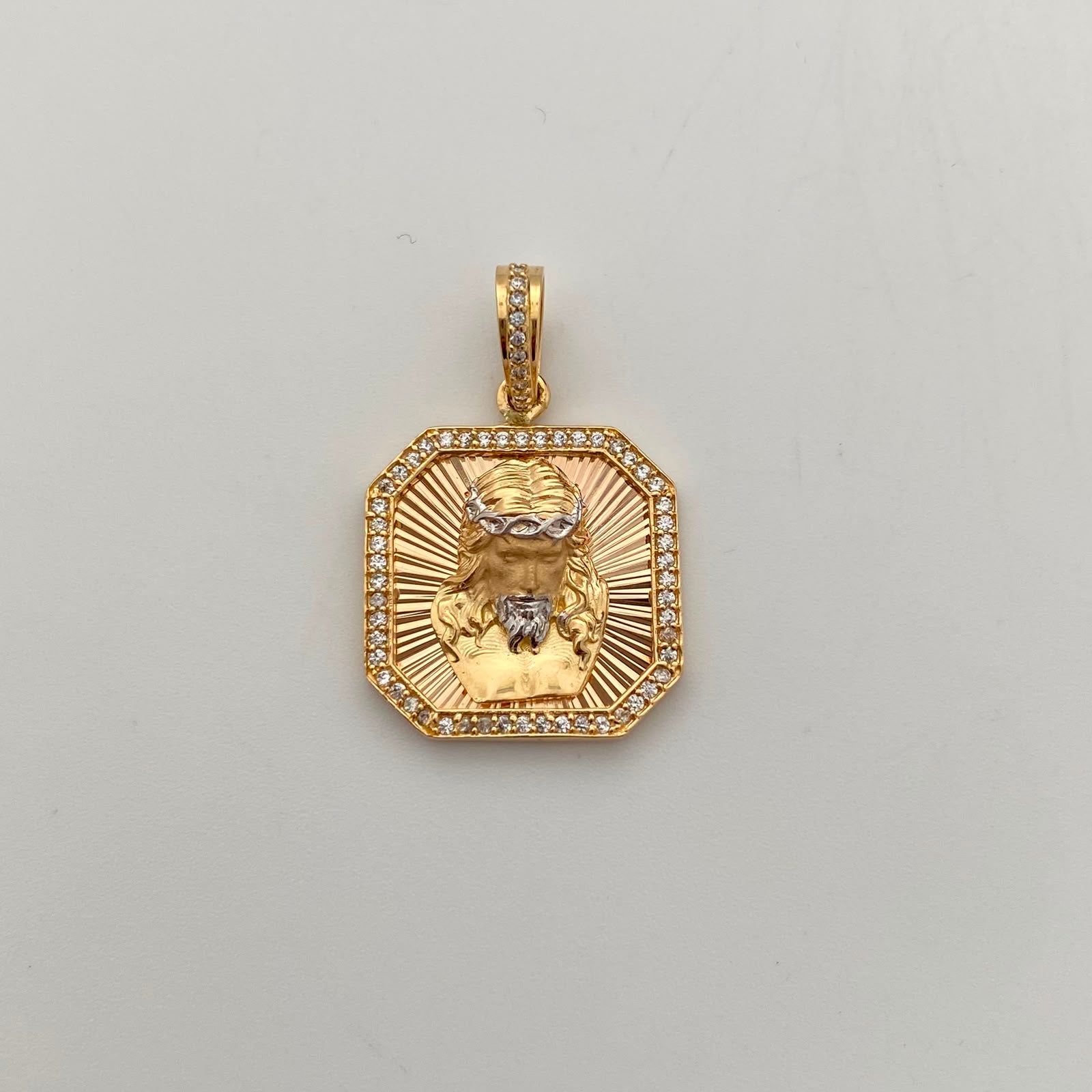 Dije Rostro Fondo Diamantado Oro amarillo y Oro blanco 18k 6,05 Gr / 20,9 mm / 3,1 Cm
